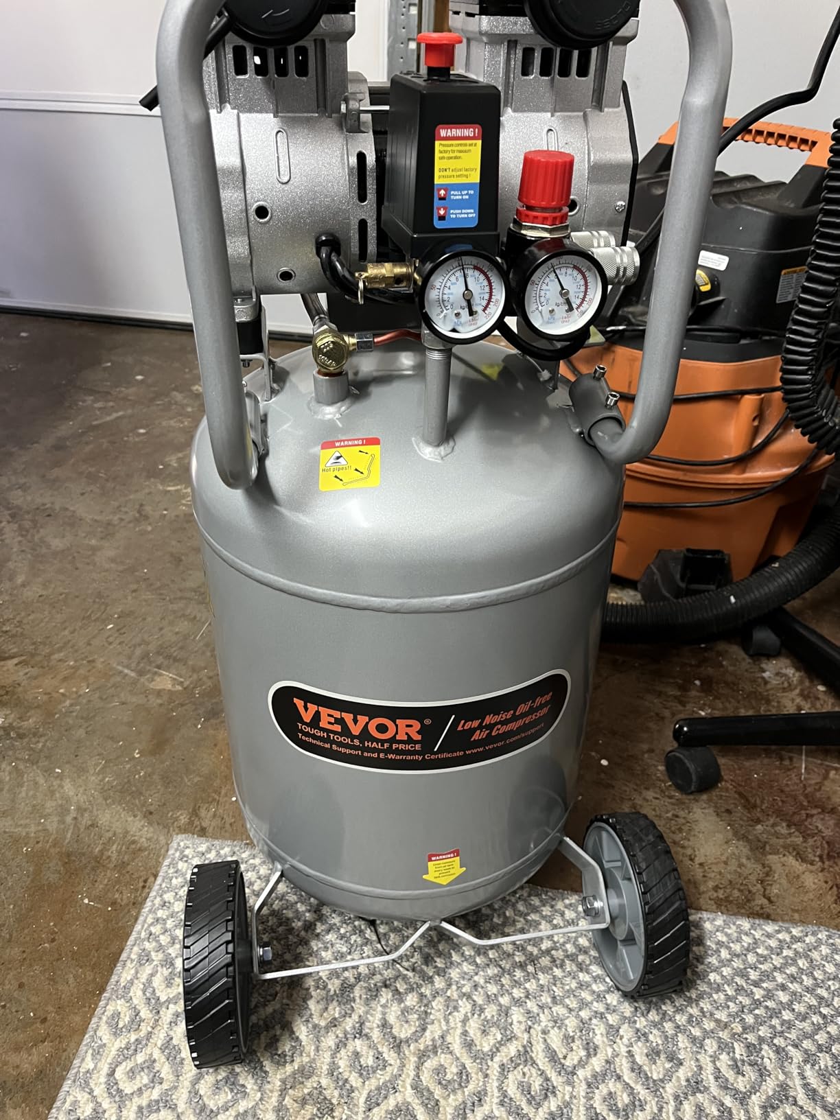 VEVOR 13-Gallon Air Compressor, 2HP, 4.6 SCFM@90PSI, Oil-Free Tank, 66dB Quiet Operation, Ideal for Tire Inflation, Woodworking, Auto Repairs, and Spray Painting (Maximum Pressure 125 PSI) customer photo 2