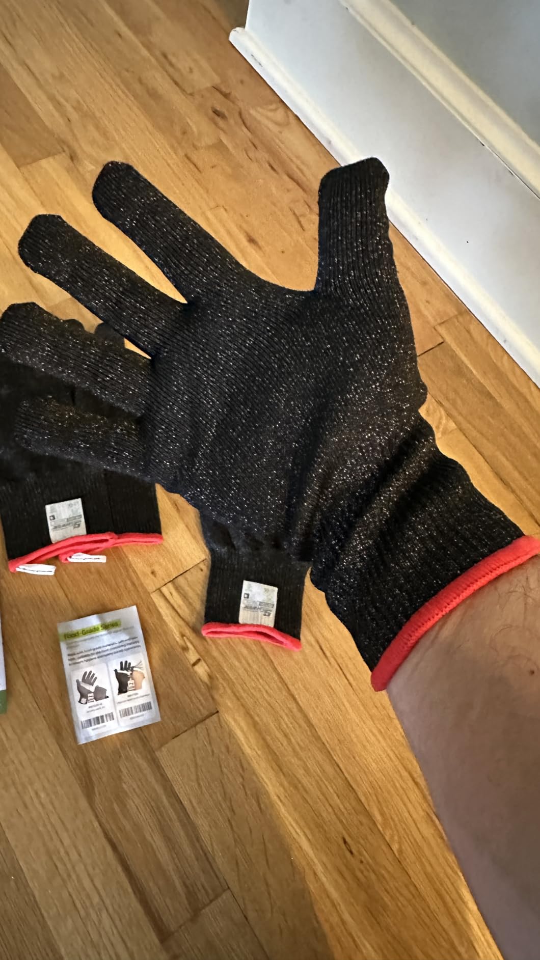 Schwer 2 Pairs ANSI A7 Cut Resistant Gloves, Mandoline Glove for Kitchen, Breathable & Comfortable, Food Grade Cutting Gloves for Meat Cutting, Fish Processing, Carving, and Shelling, PR1509, M customer photo 2