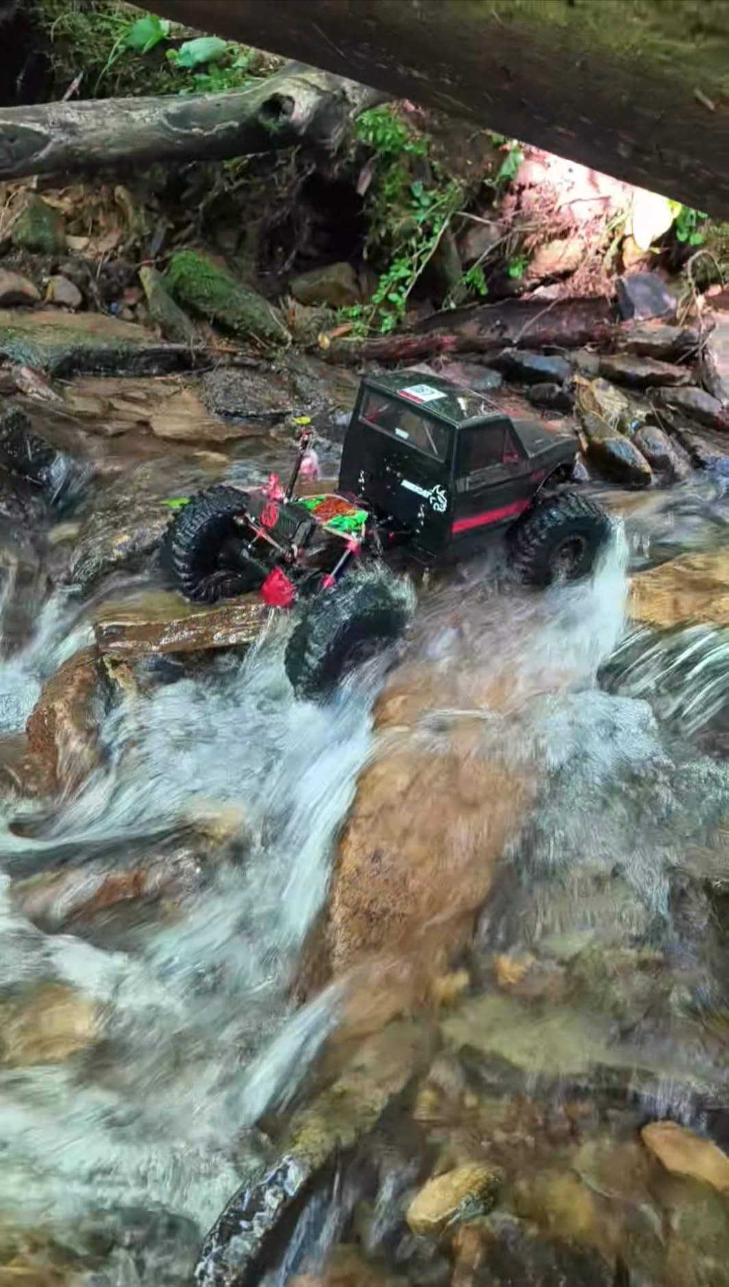 Redcat Ascent Fusion 1:10 Scale RC Rock Crawler, Brushless Motor, 4WD, Carbon Fiber Frame, Black customer photo 2