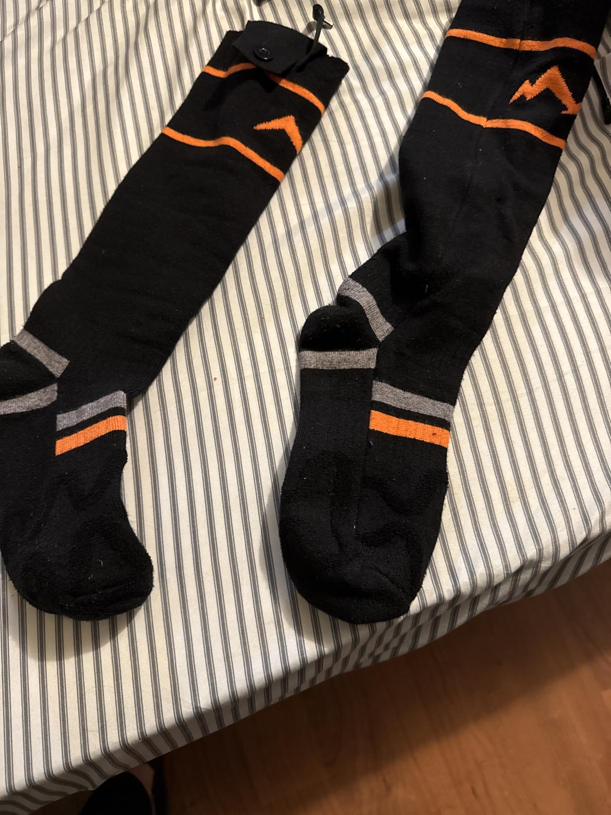 Heated Socks for Men Women with App Control, 8000mAh Rechargeable Batteries for Up to 10 Hours of Heat, 360° Heating, Washable Winter Foot Warmer for Camping, Skiing, Fishing, Hunting customer photo 1