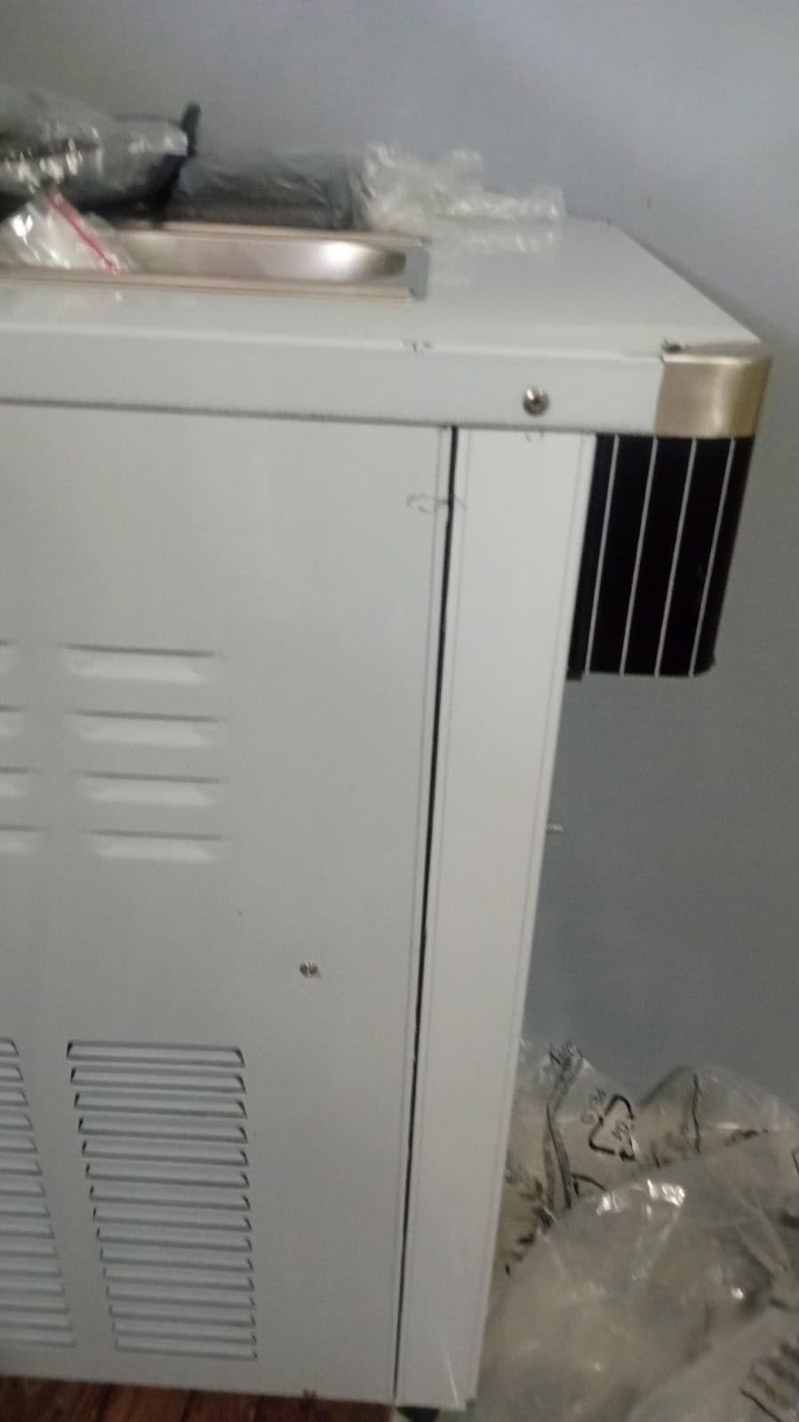 Soft Serve Ice Cream Machine,28 QT/H Yield 2450W Countertop Commercial Ice Cream Machine With 2x6L Hopper 3 Dispensers,LCD Panel Auto Clean Pre-cooling, for Restaurant Snack Bar customer photo 2