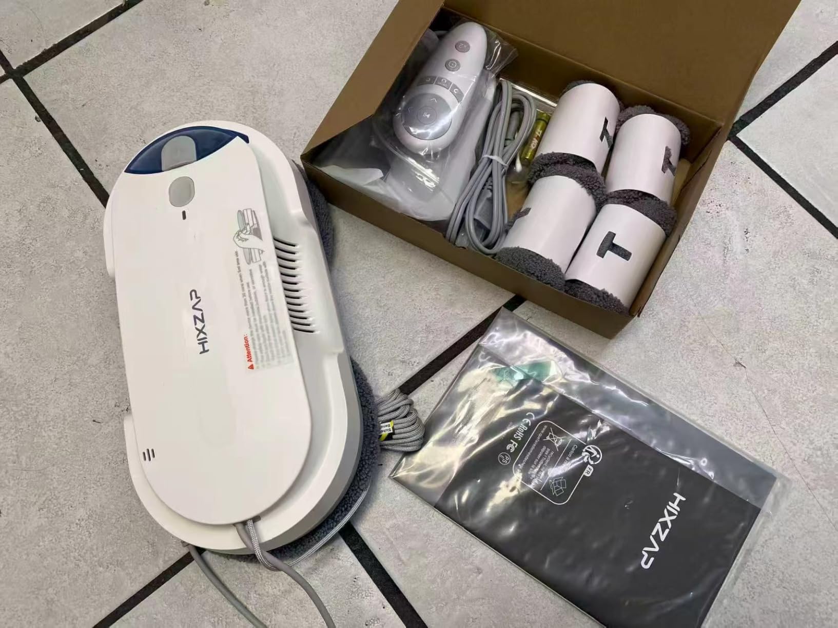 Smart Window Cleaning Robot with bidirectional ultrasonic Spray & 85ml Tank - Automatic Edge Detection, 2400-3200pa Strong Suction, Anti-Drop Protection for Effortless Cleaning customer photo 1