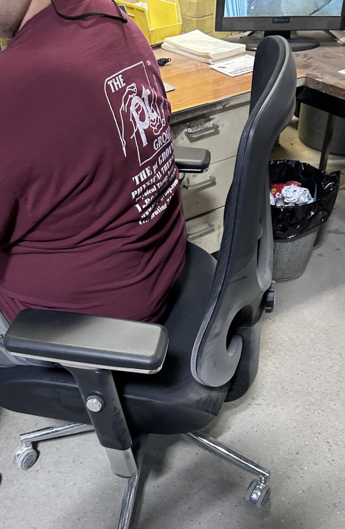 750lbs Big and Tall Office Chair with Wide Thick Seat Cushion for Heavy People Ergonomic Computer Mesh Desk Chairs with 4D Armrests, Adjustable Lumbar Support for Adults 8 Hours daliy Work customer photo 2