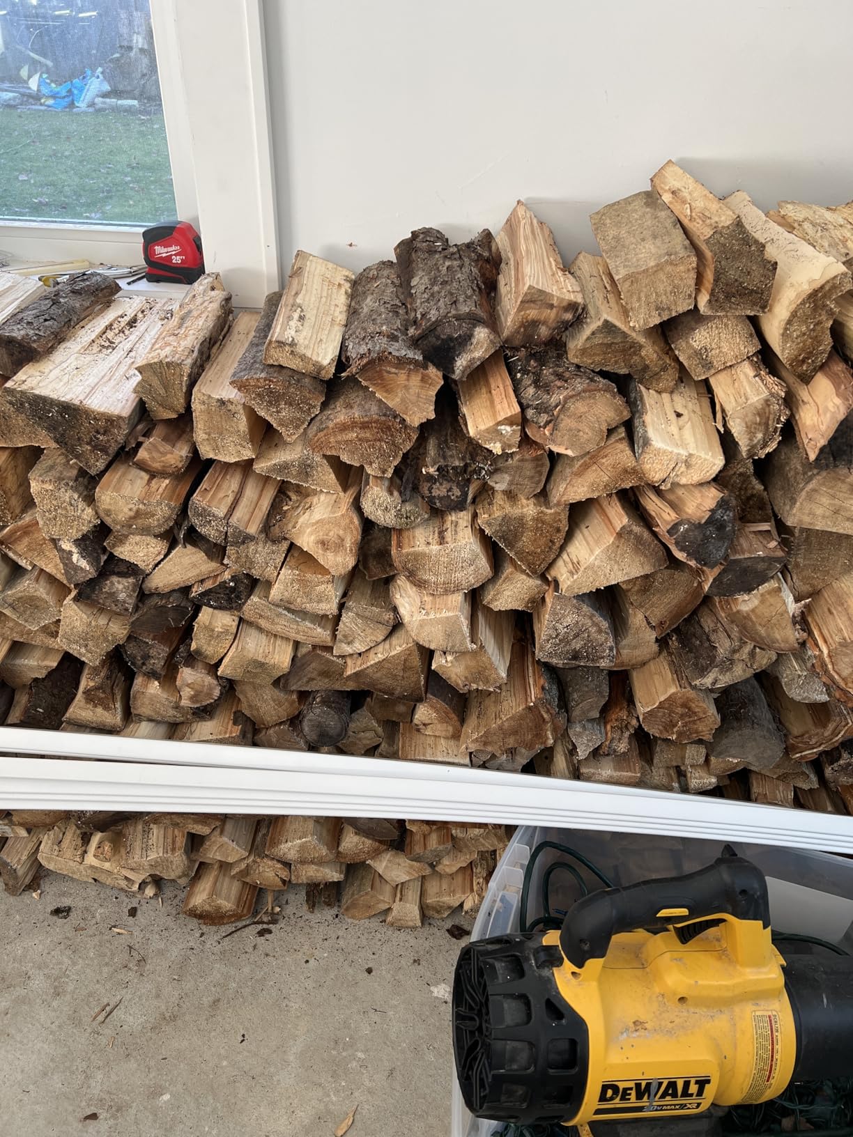 BILT HARD 6.5 Ton Electric Log Splitter with Stand - 15 Amp Motor Wood Splitter with Hydraulic Ram, Electric Firewood Splitting Machine Firewood Processing, Home Heating, and Yard Maintenance customer photo 1