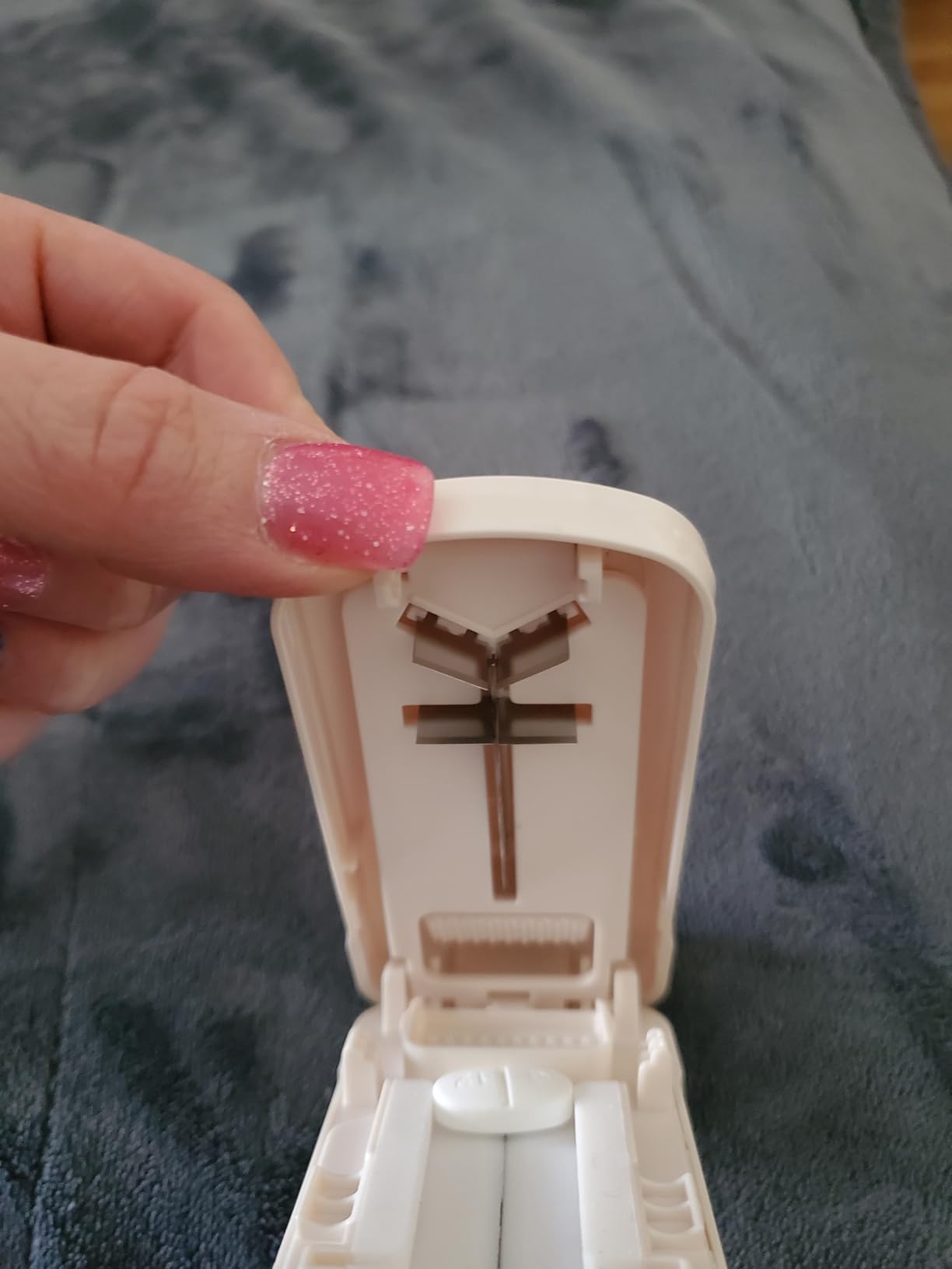Pill Cutter for Small Pills, Pill Splitter for Tiny Pills - Precisely Cuts into 1/2, 1/3, 1/4 | Portable & Easy-Grip Design customer photo 1