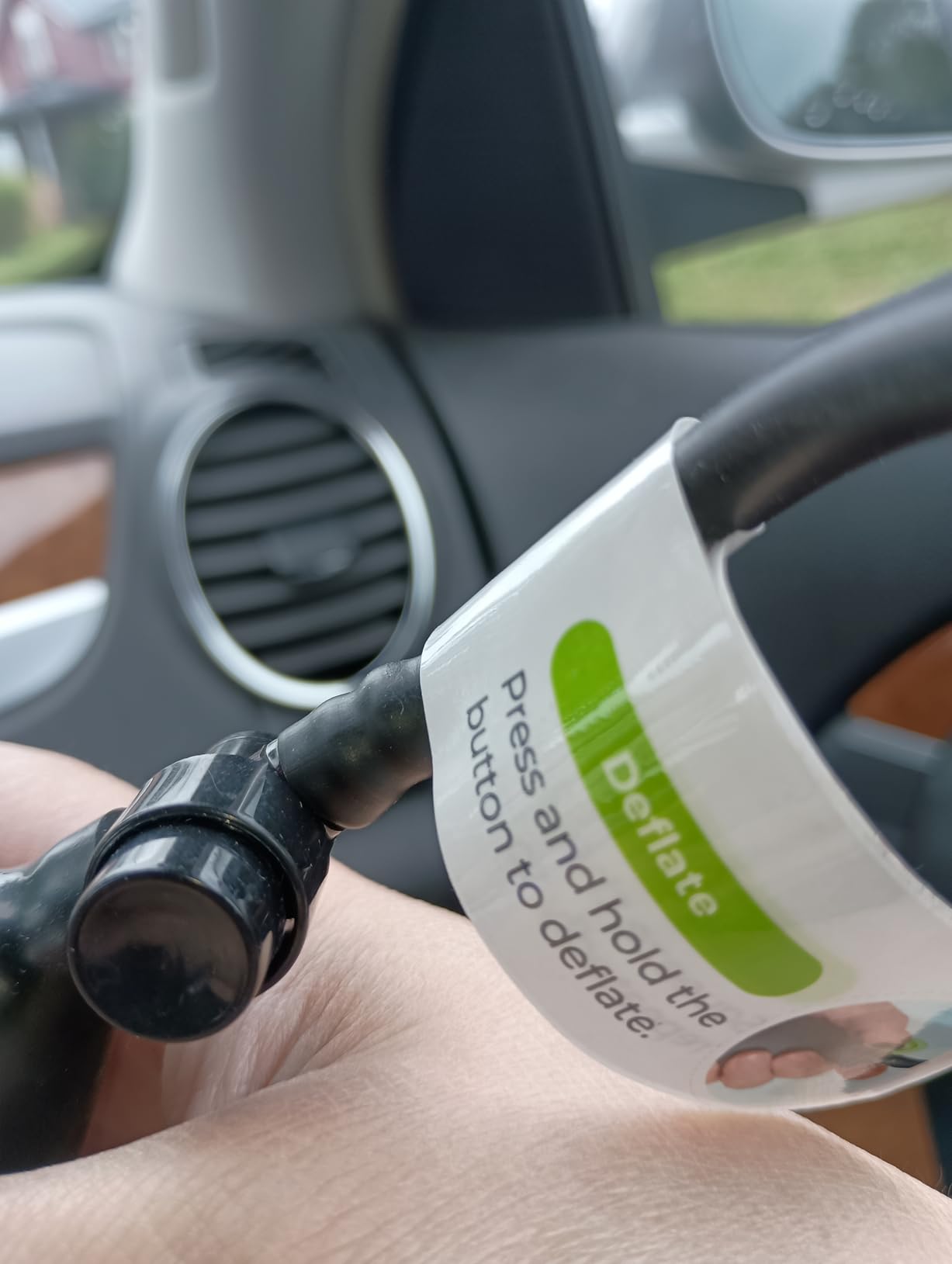 AUVON Inflatable Neck Stretcher for Cervical Traction, Cervical Stretcher with 3-Layer Design in Varying Sizes for Instant Relief, Neck Brace Pillow for Neck Support, Decompression Home Use, M Size customer photo 1