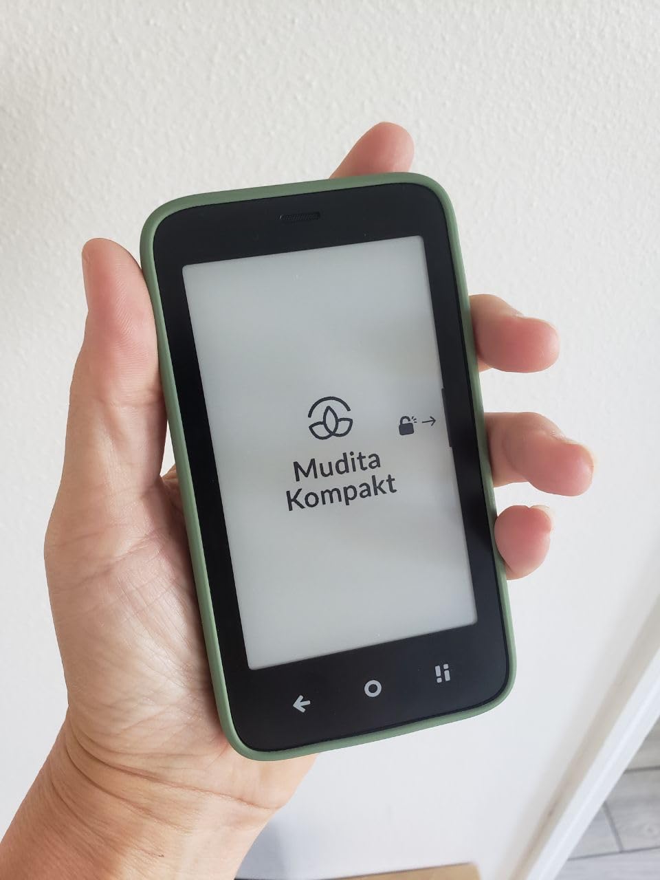 mudita Kompakt Minimalist Dumb Phone with E Ink® Display - Unlocked Cell Phone for Focus, Privacy & Distraction-Free Living, Long Battery Life, Bluetooth, Easy to Use - Charcoal Black customer photo 1