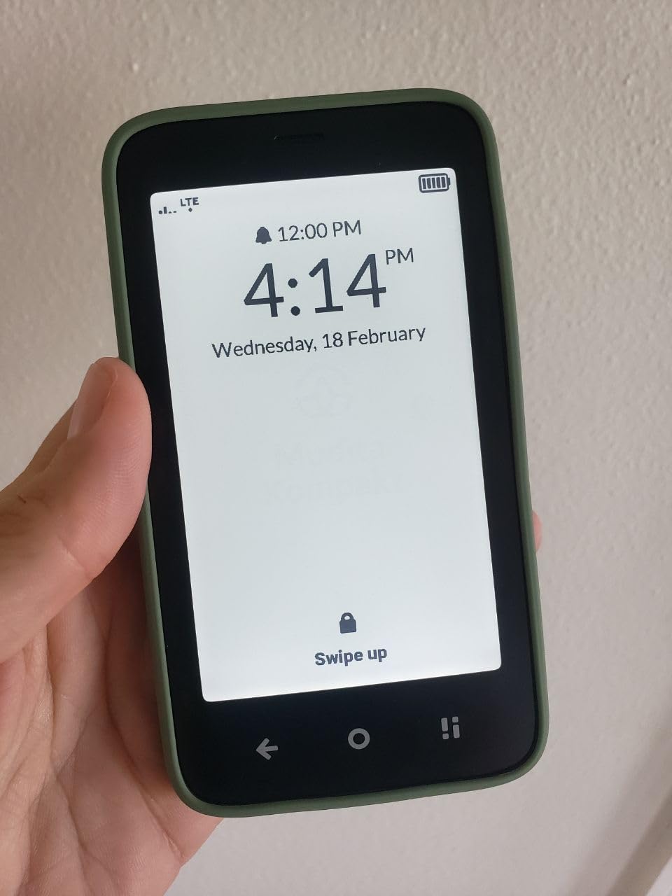 mudita Kompakt Minimalist Dumb Phone with E Ink® Display - Unlocked Cell Phone for Focus, Privacy & Distraction-Free Living, Long Battery Life, Bluetooth, Easy to Use - Charcoal Black customer photo 2