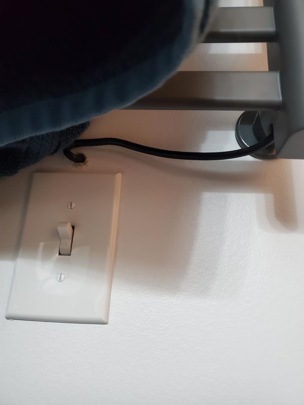 ENZE Smart Heated Towel Rack, 8-Bar Wall-Mounted Electric Towel Warmer with Shelf, Wi-Fi App Control, Adjustable Temperature & 24H Timer, Low Carbon Steel, IPX5, Plug-in/Hardwired, Matte Black customer photo 1