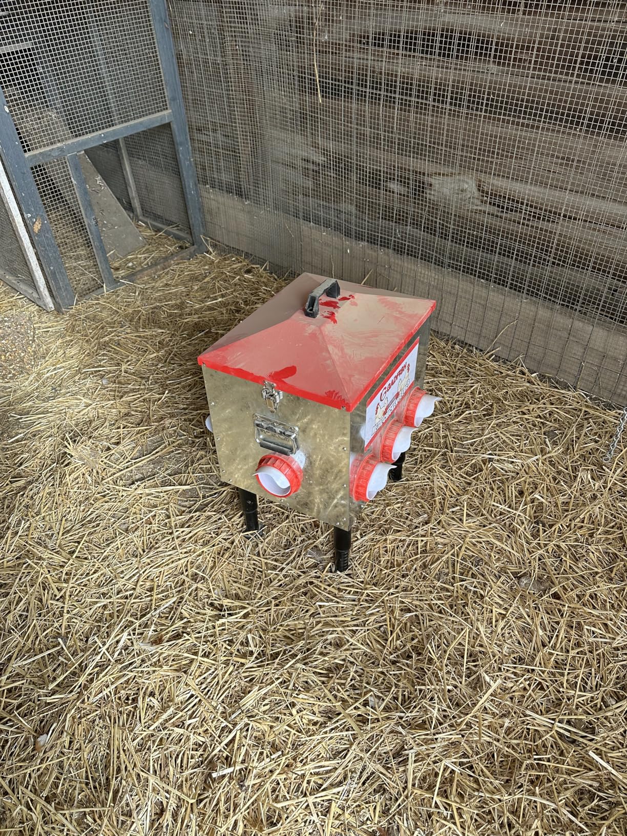 GADFISH 55 lbs Large Capacity Automatic Chicken Feeder - 8 Feeding Ports, No Waste Chicken Feeder, Height-Adjustable Legs & Secure Locking Lid for Chickens, Ducks & Poultry customer photo 1