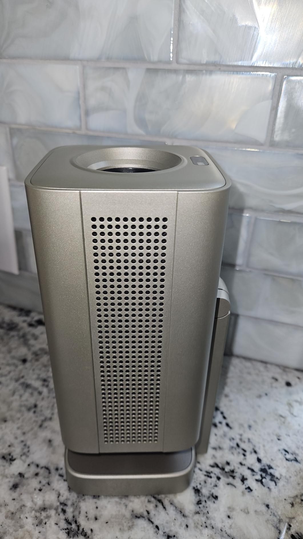 Officially-Licensed APP & Dolby Audio Smart Mini Projector with WiFi and Bluetooth, VOPLLS Portable Outdoor Projector 4K Support with TOF Real-Time Focus, Native 1080P Home Movie Projector customer photo 2