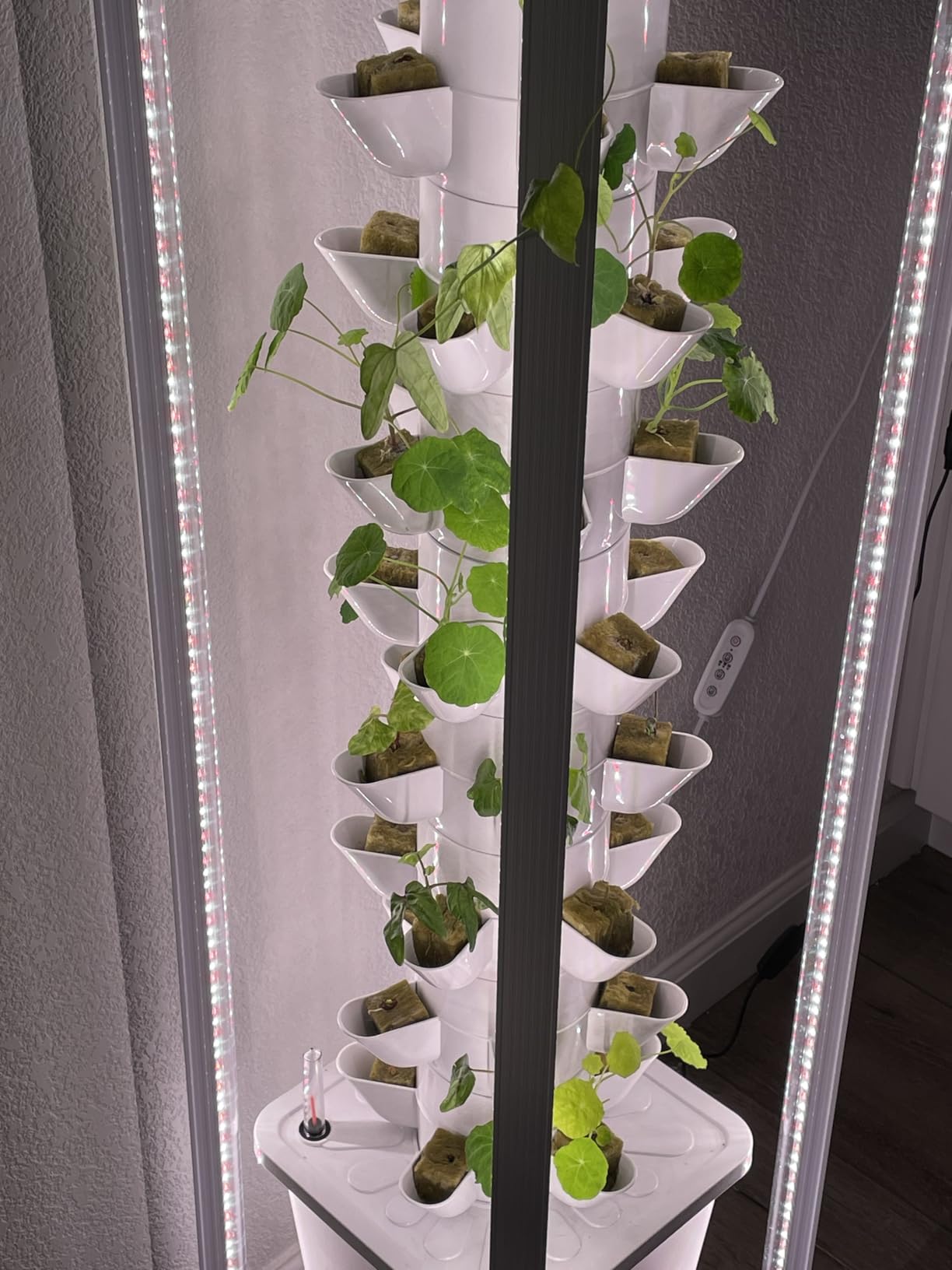 Hydroponics Tower Growing System，45 Pods Vertical Indoor Garden，360° Full-Spectrum Lights, Automatic Water Circulation System，Suitable for Leafy Greens and Herbs，Include Seed Starter Tray customer photo 1