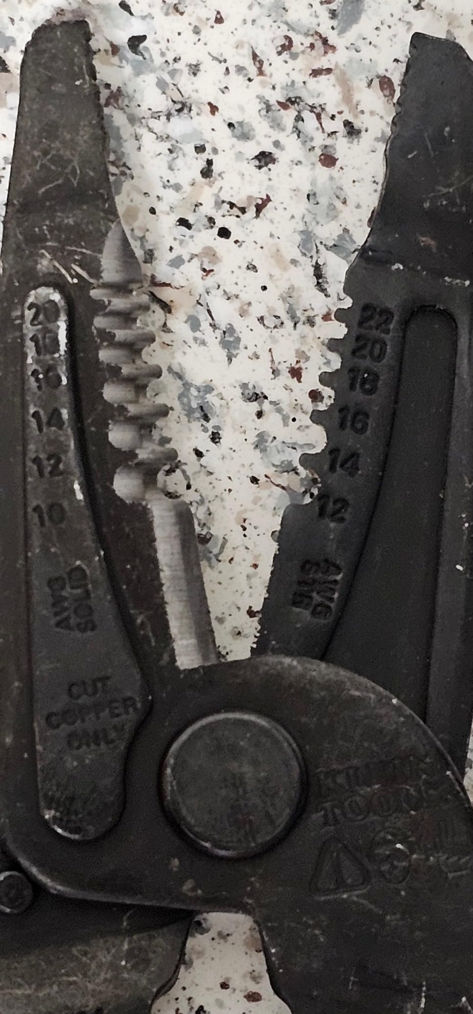 Klein Tools 1025 Long Nose Multi-Purpose Wire Stripper, Made in USA Professional Electrician Tools, Crimping Tool, Cable Stripper for 10-20 AWG Solid, 12-22 AWG Stranded Wire customer photo 1