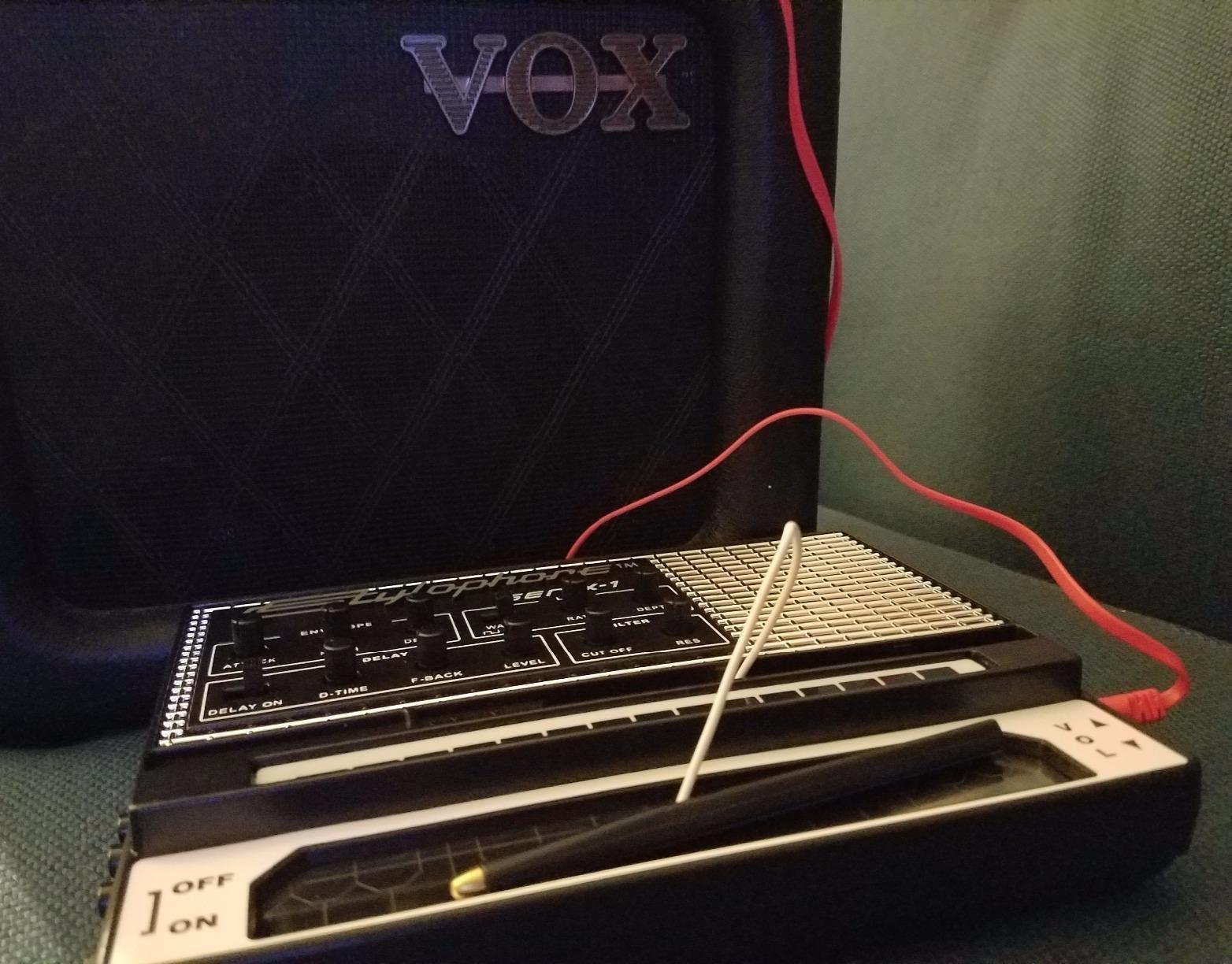 Stylophone GENX-2 Portable Analogue Synthesizer with Built-in Speaker, LFO, Filter, Analogue Delay and CV/Gate Output | Synthesizer Keyboard | Synth Musical Instrument customer photo 1