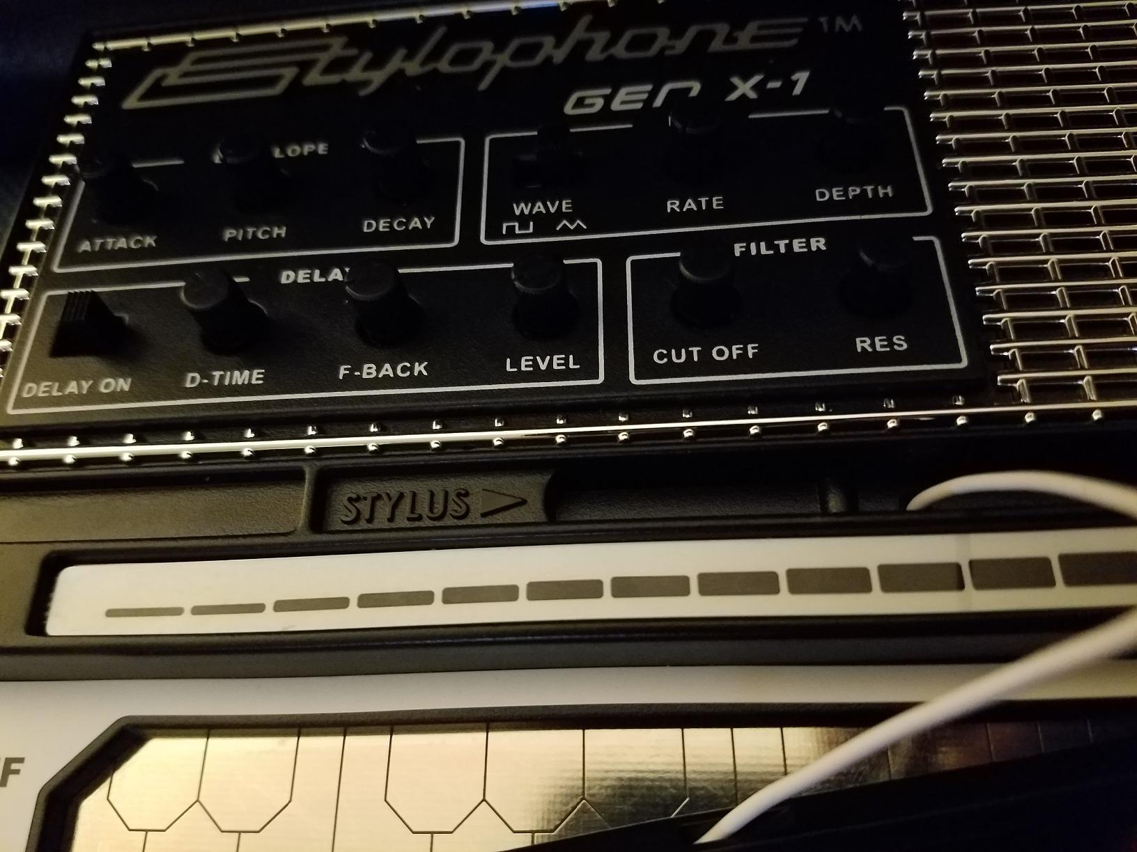 Stylophone GENX-2 Portable Analogue Synthesizer with Built-in Speaker, LFO, Filter, Analogue Delay and CV/Gate Output | Synthesizer Keyboard | Synth Musical Instrument customer photo 2