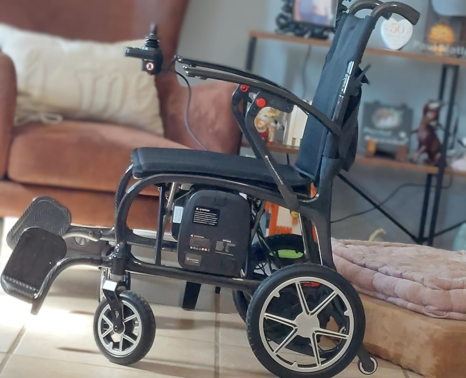 25.5lbs Carbon Fiber Electric Wheelchair for Adults, Lightweight Foldable Power Wheelchair with Dual Batteries, Portable Motorized Travel Wheelchairs, Airline Approved, Black customer photo 1