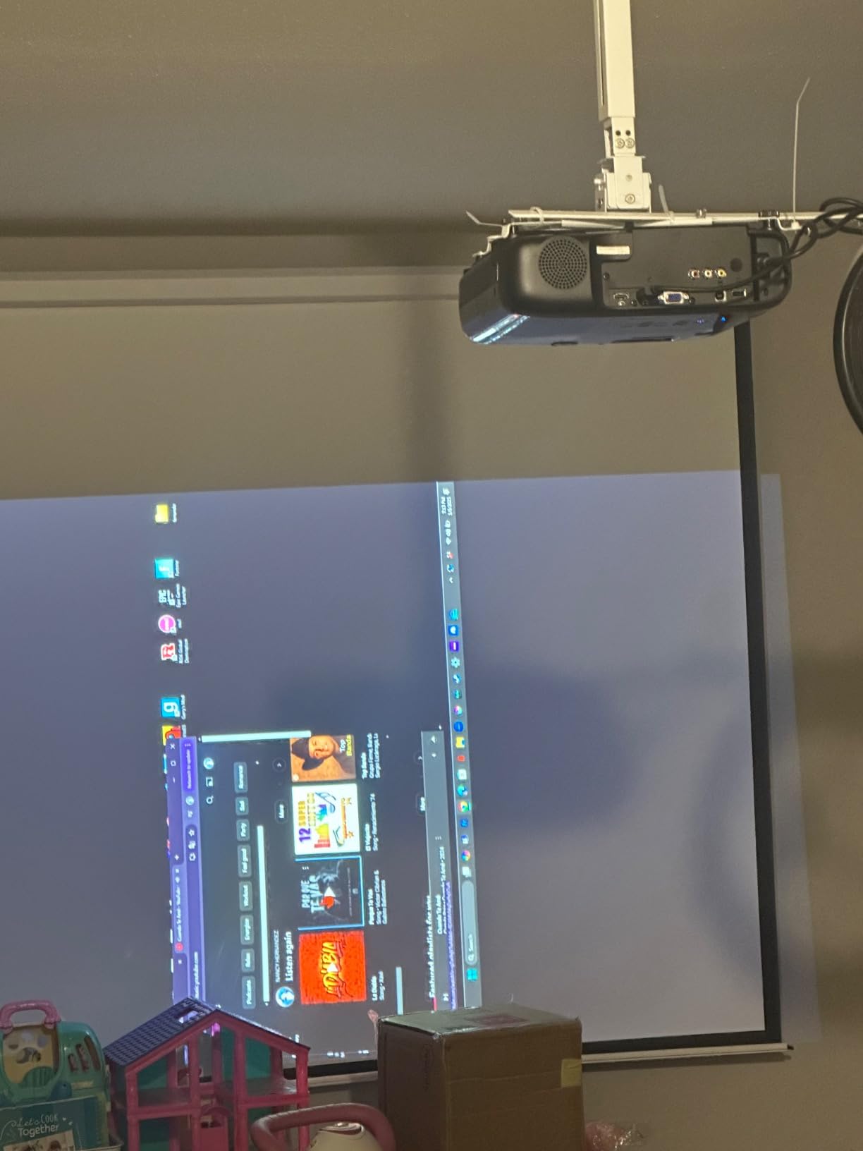 Pro EX9270 Wireless 1080p 3LCD Projector 4,100 Lumens Color and White Brightness, Apple AirPlay, Miracast, Stream from Phone or Laptop, 2 HDMI Ports, 1.6x Optical Zoom, Built-In Speaker customer photo 2