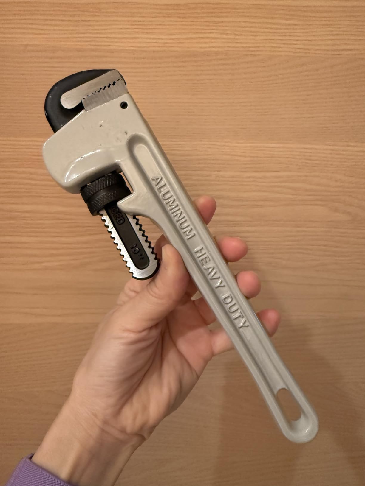 HORUSDY 10-Inch Aluminum Pipe Wrench, Heavy Duty Adjustable Plumbing Wrench for Pipe Fittings, Lightweight 250mm Gray Pipe Tool, Strong Grip & Durable Design for Home and Professional Use customer photo 2