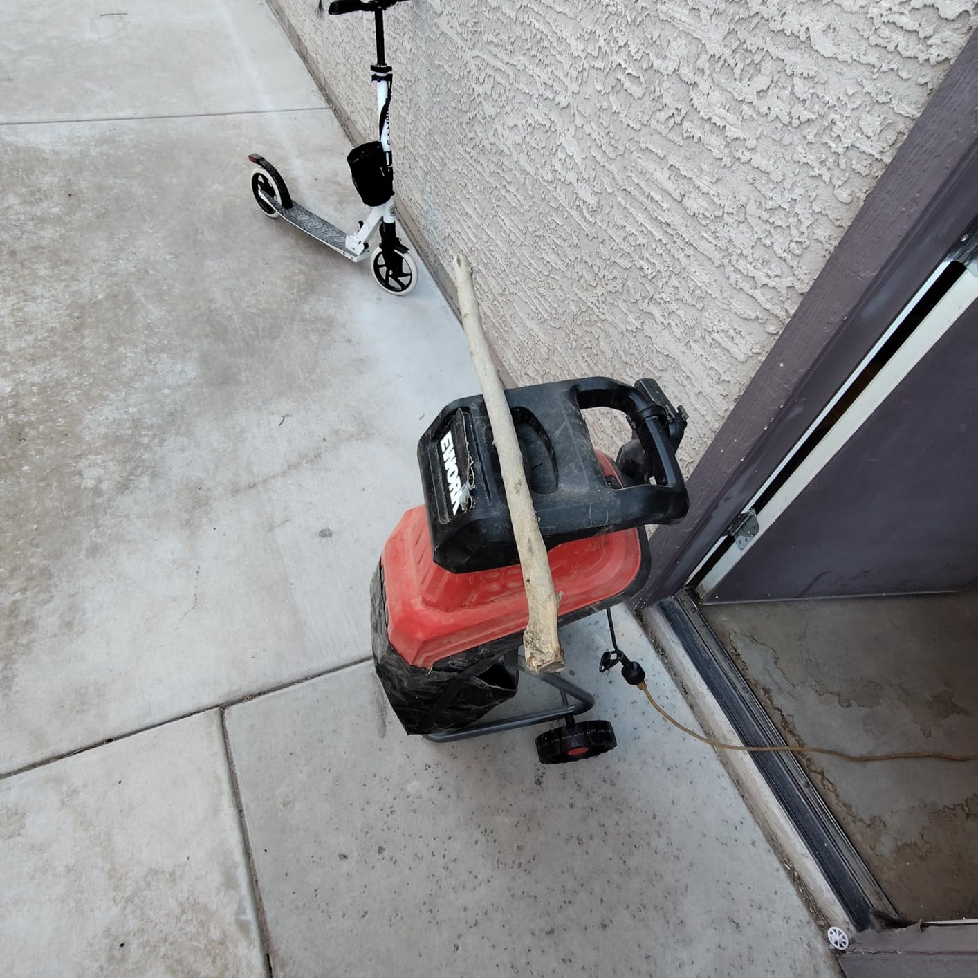 EWORK 15-Amp Electric Wood Chipper Shredder, Brushless Motor, 15:1 High Reduction Ratio with 4 Steel Blades Included, 1.77 Inch Capacity, Garden Mulcher for Composting Branches and Twigs customer photo 2