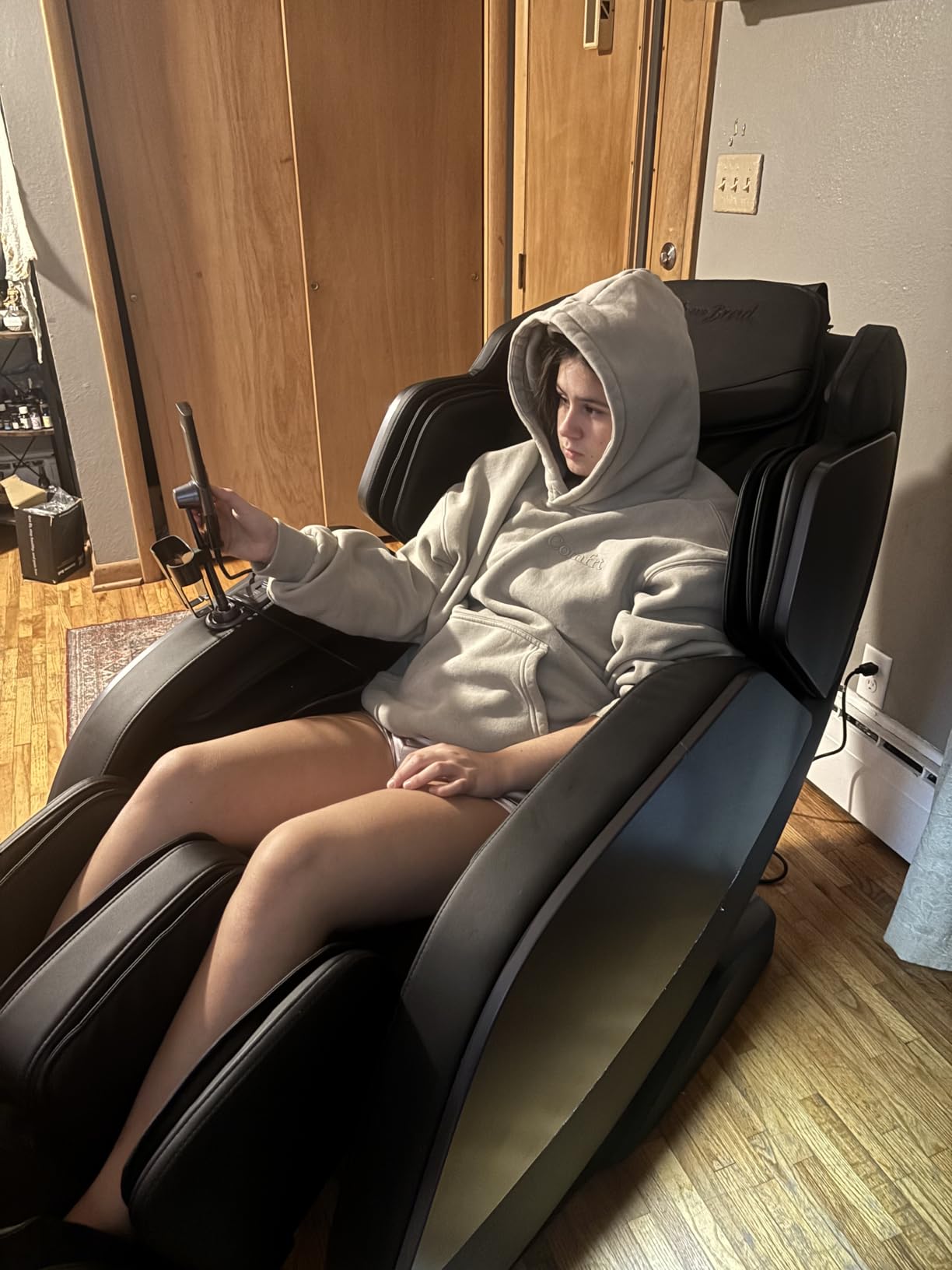 BOB AND BRAD iMaster Pro 4D Full Body Massage Chair, Co-Developed with Physical Therapists, 166° Zero Gravity SL-Track Recliner, Voice Control, Heat, Deep Tissue & Auto-Extend Calf for Tall Users customer photo 5