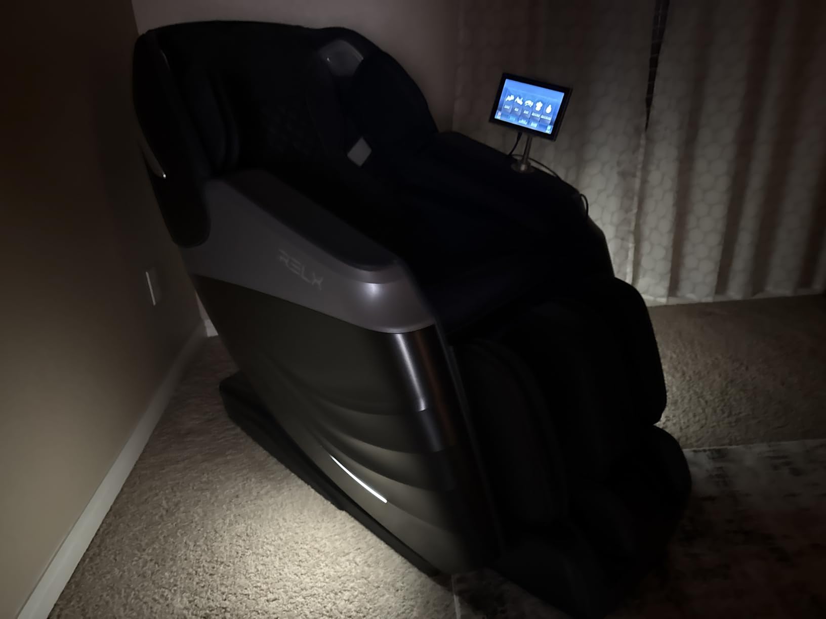 RELX Massage Chair Full Body, 20 Modes Zero Gravity SL-Track Shiatsu Massage Chair Built-in Heat System, Airbag Massage with Body Scan, Deep Yoga Stretch, Calfrest Extension and AI Control (Cream) customer photo 3