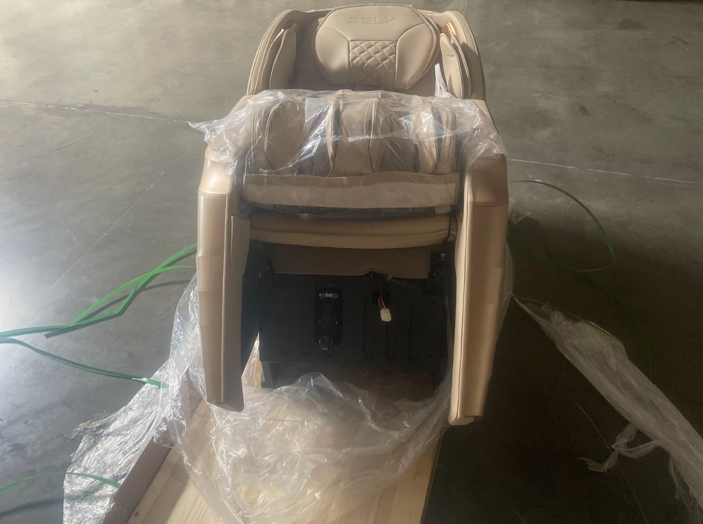 RELX Massage Chair Full Body, 20 Modes Zero Gravity SL-Track Shiatsu Massage Chair Built-in Heat System, Airbag Massage with Body Scan, Deep Yoga Stretch, Calfrest Extension and AI Control (Cream) customer photo 9