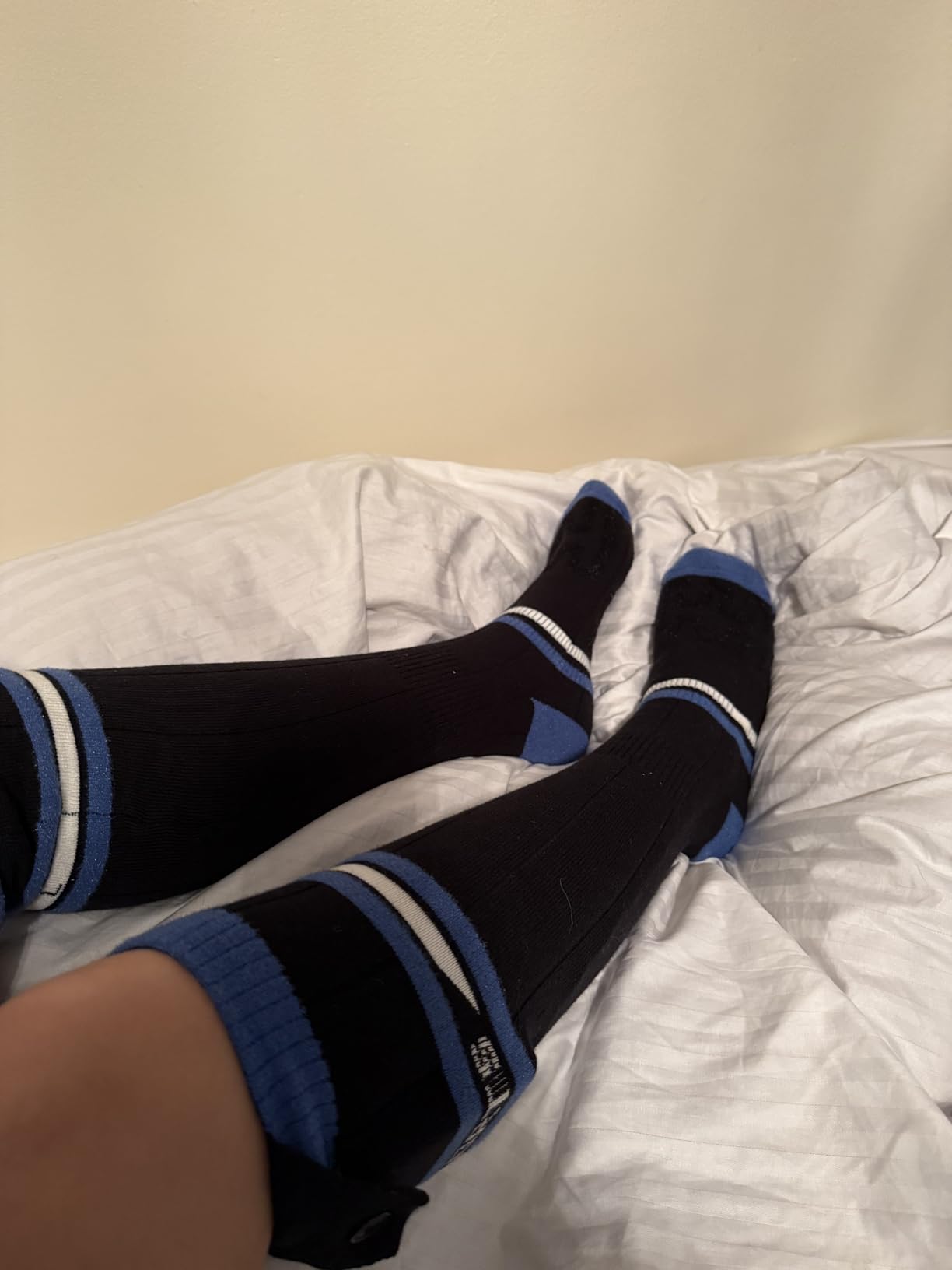 8000mAh*2 Heated Socks for Men Women with App Control,Large-Capacity Rechargeable Battery,360°Heating Warming,Electric Winter Socks,Foot Sole Heating,Foot Warmer for Skiing,Hiking,Hunting,Outdoor customer photo 1