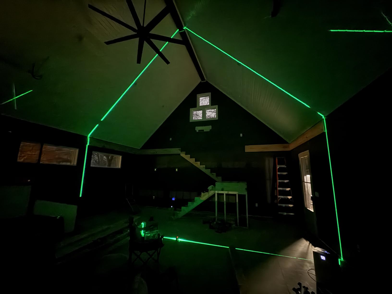 Klein Tools 93MCLPG Compact Self-Leveling Laser Level with Plumb Spot, Bright Green Cross Line, 75-Foot Range customer photo 1