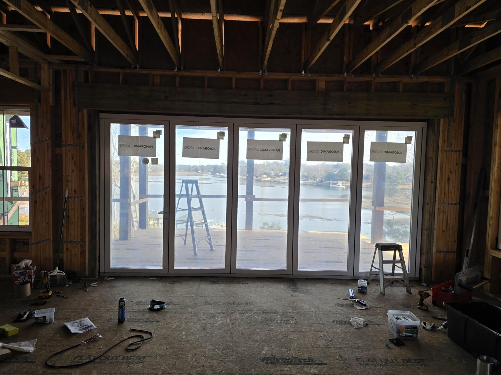 SEESII Cordless Caulking Gun, 21V Battery Powered with 2 x 2.0Ah Batteries customer photo 1