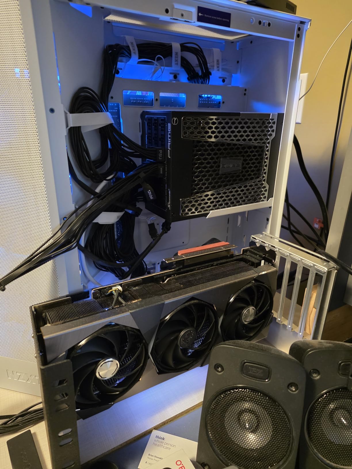 LINKUP PCIE 5.0 Riser Cable | for Vertical GPU Mount | Right Angle | Graphics Card GPU Ready | Usable with PCIe 4.0 & RX 9070/ RTX5090 | 20cm (Total Length: 24cm) customer photo 1