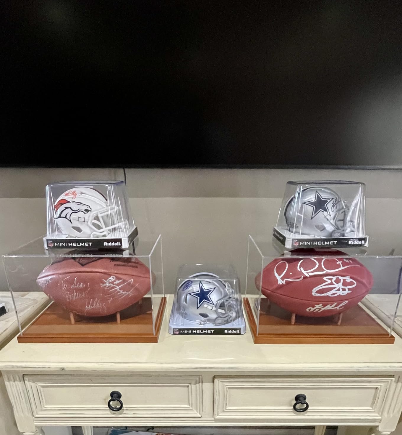 JupDec Coin Display Case, Clear Acrylic Showcase with Wood Base & Alloy Holder for Single Challenge Coin, UV Protection Souvenirs and Collectibles Box, Ideal Gift for Coin Fans, Brown customer photo 1