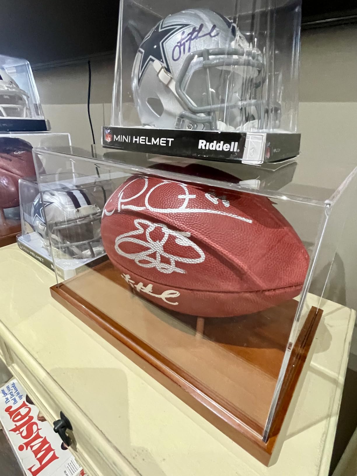 JupDec Coin Display Case, Clear Acrylic Showcase with Wood Base & Alloy Holder for Single Challenge Coin, UV Protection Souvenirs and Collectibles Box, Ideal Gift for Coin Fans, Brown customer photo 2