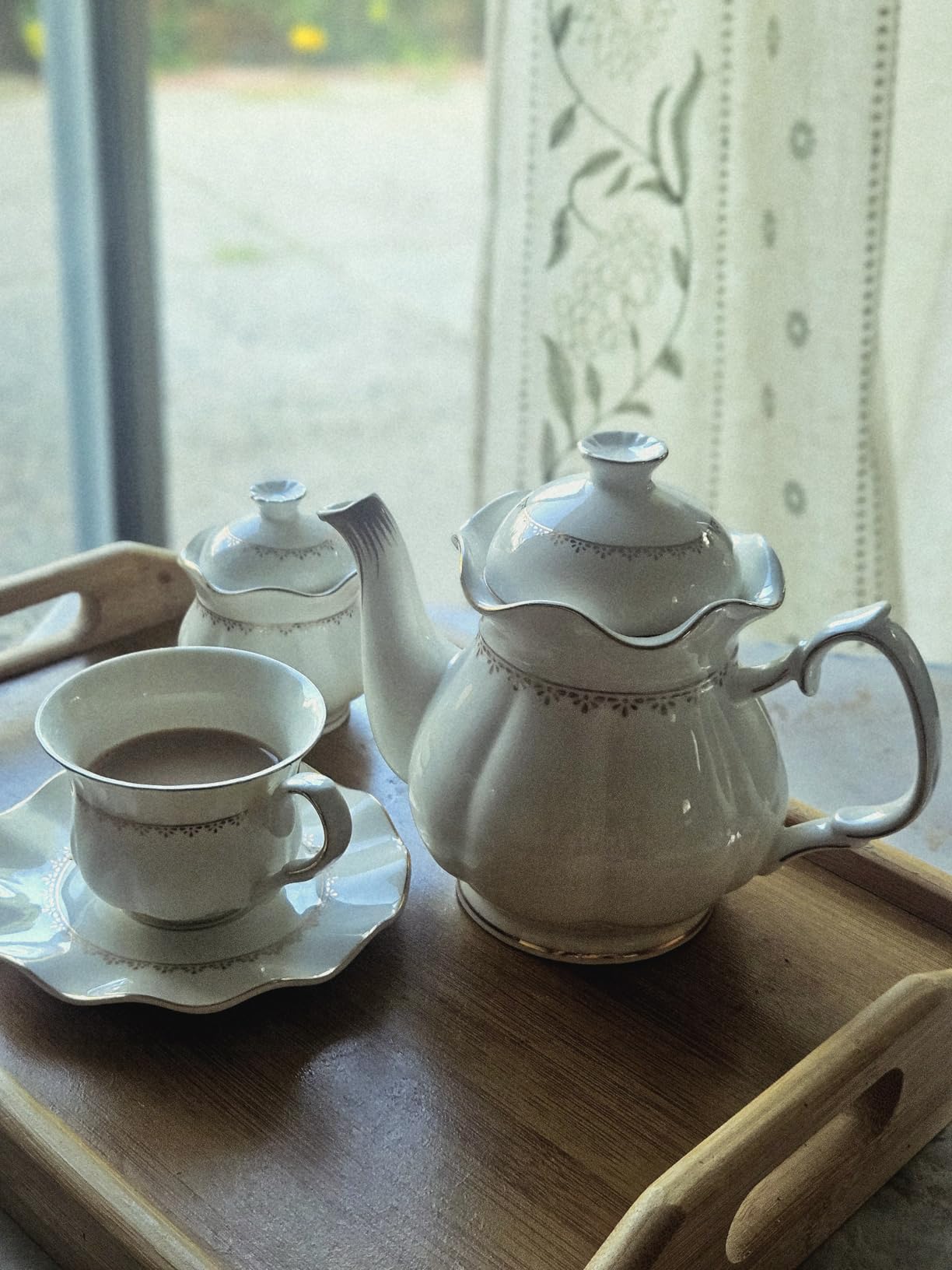 Sweejar 21 Pieces Porcelain Tea Set, Vintage Floral Gold Trimmed Teapot Cup and Saucer Set, Tea Cup for Loose Tea, Sugar Bowl and Creamer Pitcher with Spoons, Service for 6(Retro Flower) customer photo 1