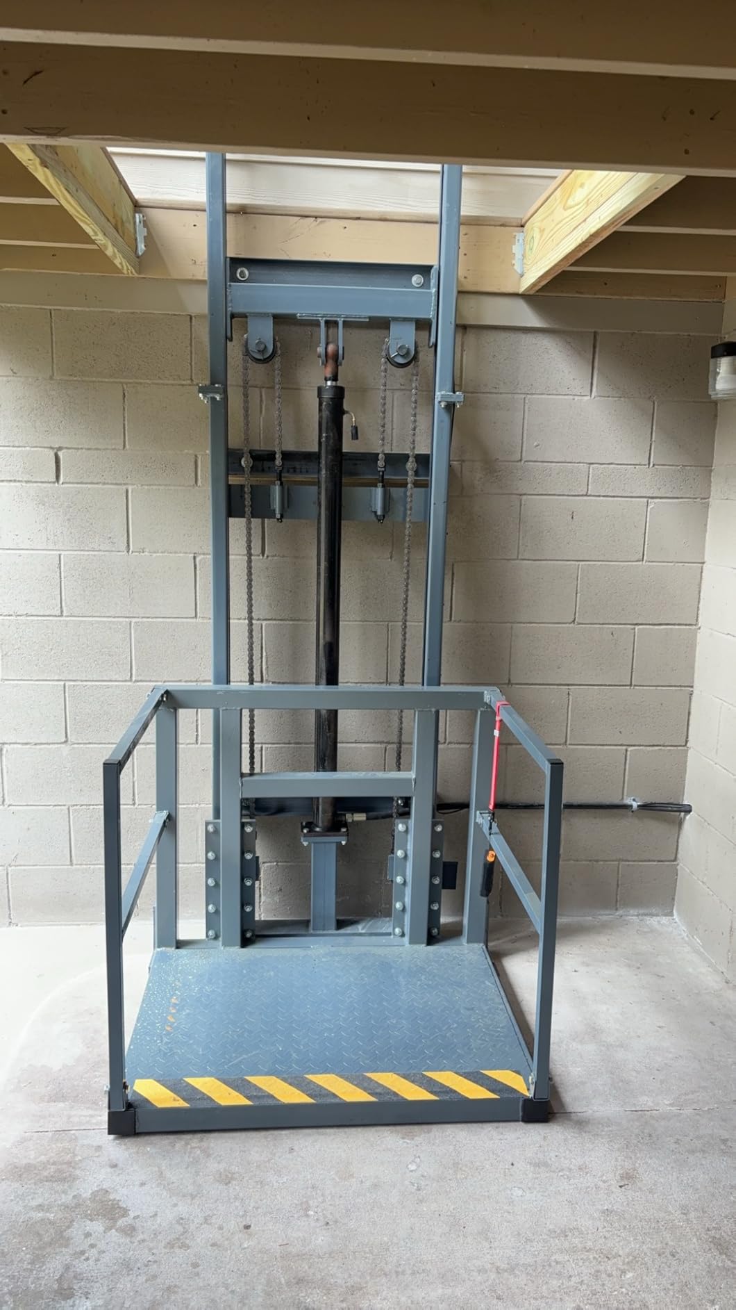 1Ton/2200Lbs Load Electric Lift Platform Table, 32FT Lifting Height Hydraulic Lifting Rail Hoist, Wall Mounted Factory Warehouse Home Space Dedicated Freight Elevator customer photo 1