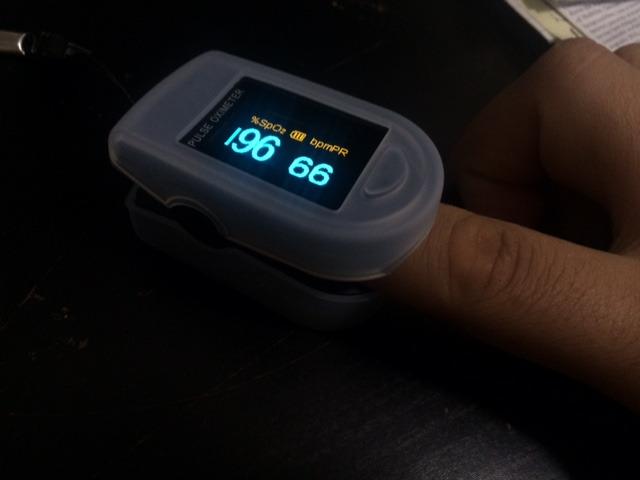 Zacurate 500B-B Wireless Bluetooth Fingertip Pulse Oximeter, Blood Oxygen Monitor with Free App, SpO2, Plethysmograph, and Perfusion Index Finger Oxygen Sensor customer photo 1