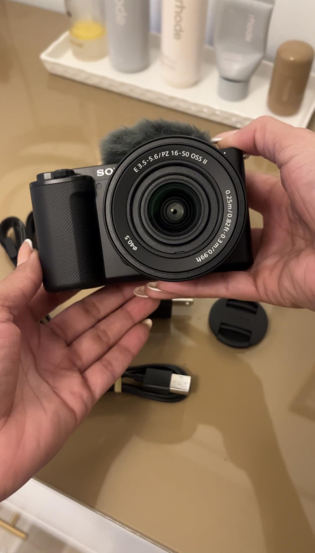 Sony Alpha ZV-E10 APS-C Interchangeable Lens Mirrorless Vlog Camera Kit, Black customer photo 1