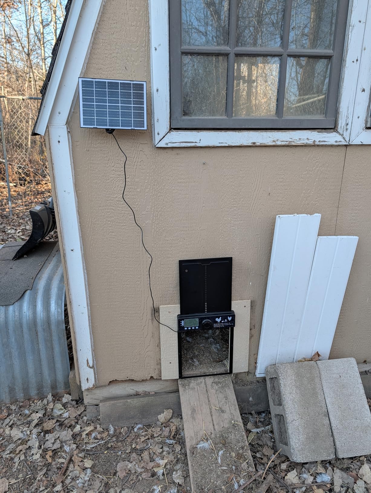 WiFi Automatic Chicken Coop Door with Camera, APP Remote Control, Smart Solar Powered Auto Chicken Door Opener with Timer, Night Vision, Anti-Pinch Safety, Smart Alerts, Space-Saving Roll-Up Design customer photo 2