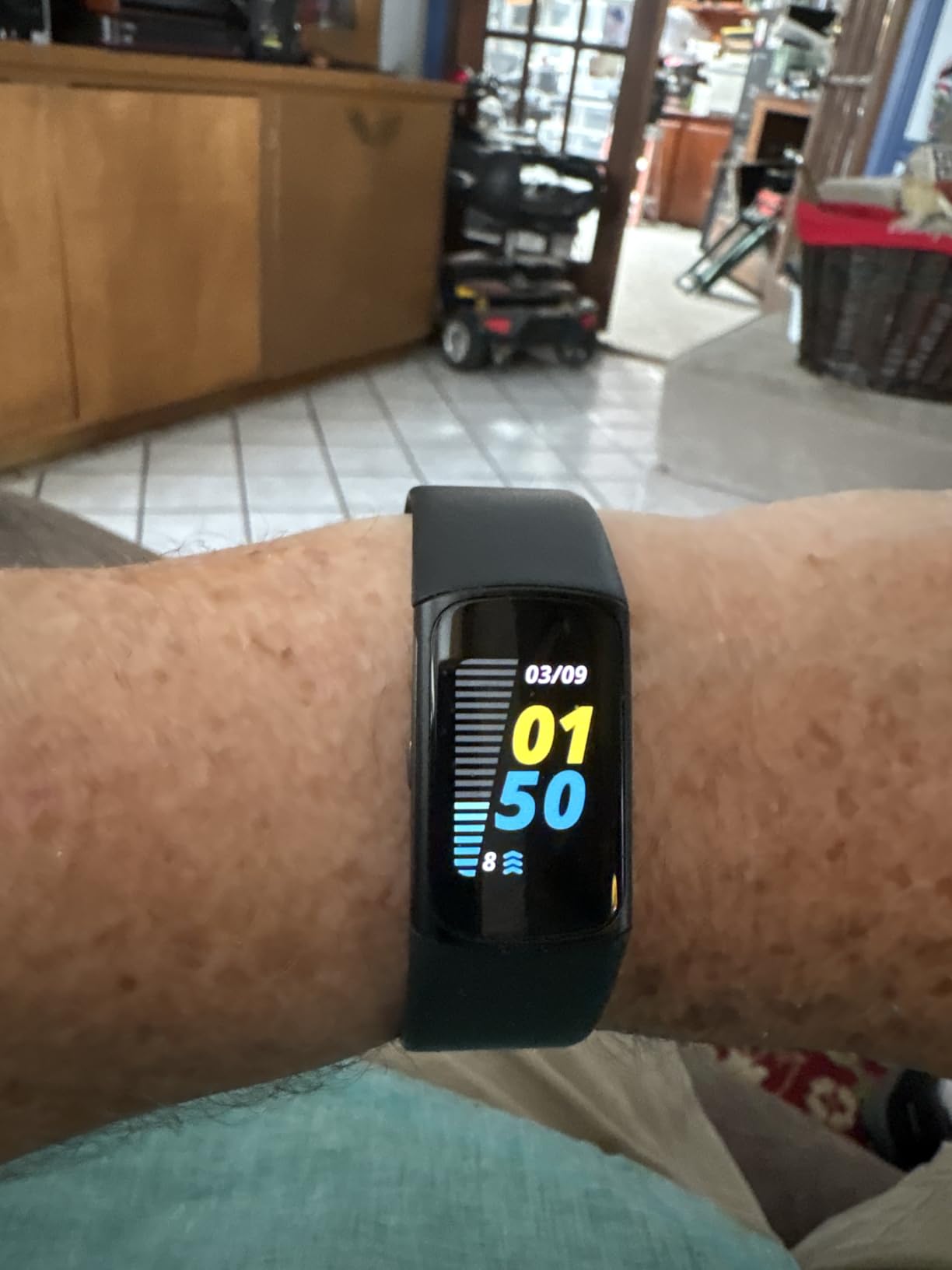 Charge 6 Fitness Tracker (Bundle) - Black/Obsidian - Heart Rate, GPS, Sleep & Stress Tracking + Fast Charger, & Cleaning Cloth (Black) customer photo 1