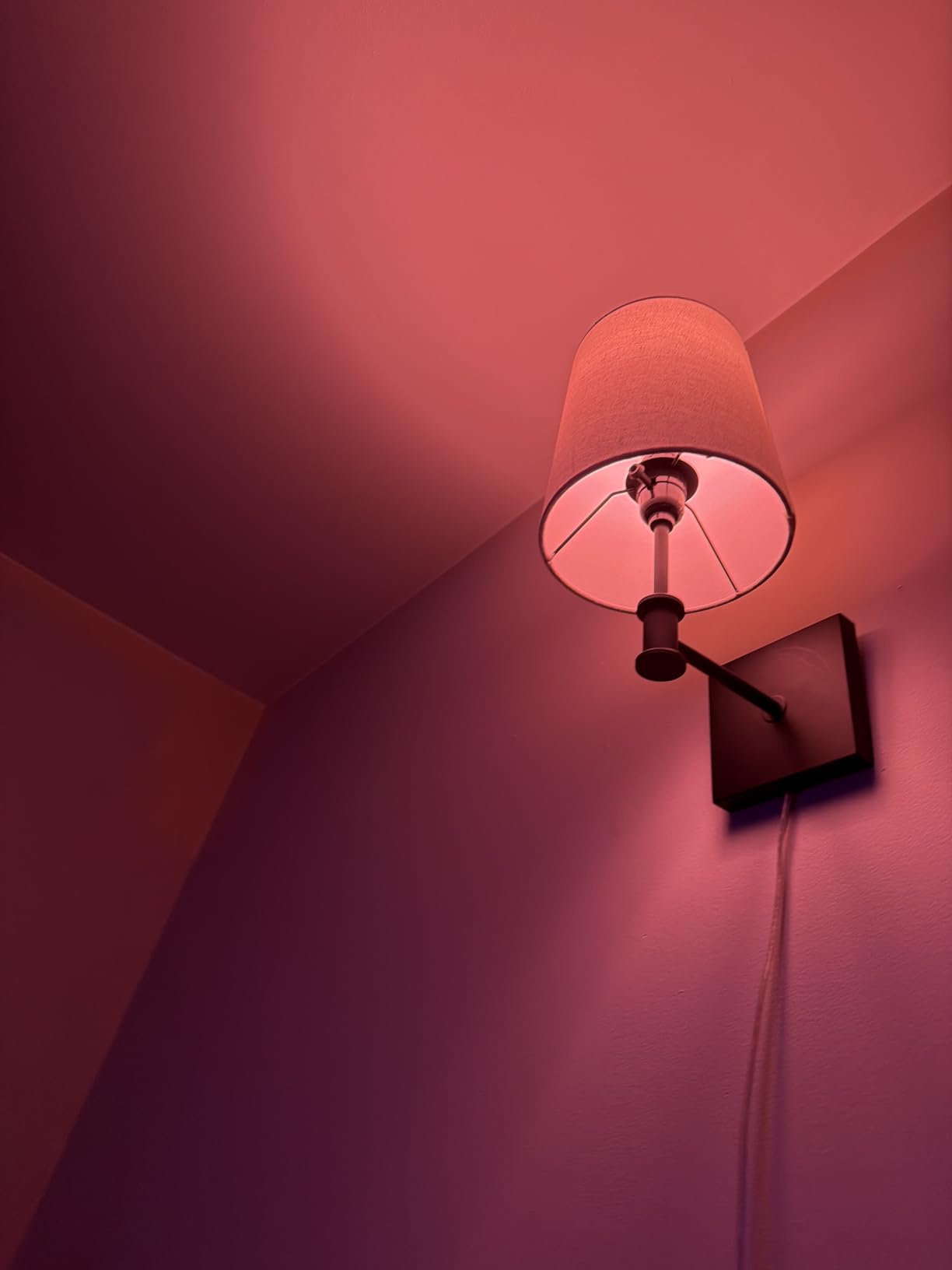 Philips Hue Essential Smart LED A19 Bulb, White and Color Ambiance, E26 Base, 8.8W, 2200K-6500K, 800 Lumens, Dimmable, Works with Alexa, Google, and Apple Home, 4-Pack customer photo 1