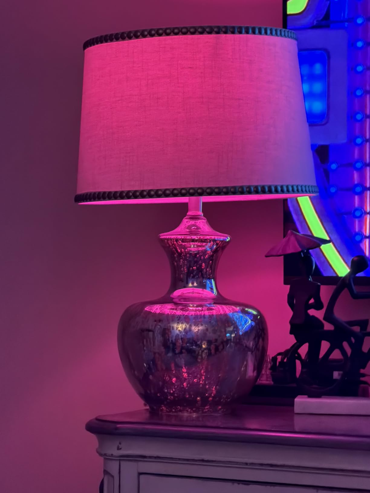 Philips Hue Essential Smart LED A19 Bulb, White and Color Ambiance, E26 Base, 8.8W, 2200K-6500K, 800 Lumens, Dimmable, Works with Alexa, Google, and Apple Home, 4-Pack customer photo 2