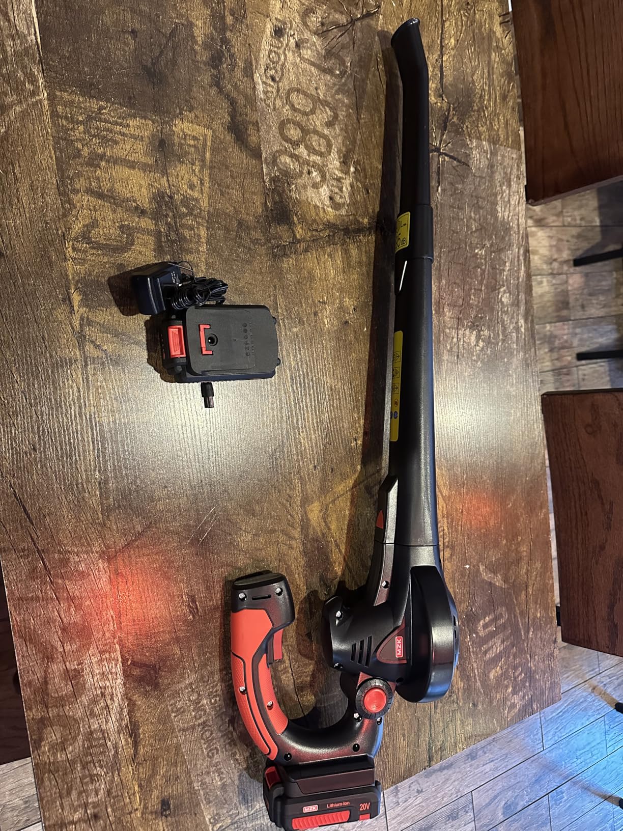 MZK Cordless Leaf Blower, 20V Battery Powered Electric Blower for Lawn Care, Electric Lightweight Leaf Blower for Blowing Leaves, Patio Cleaning and Dust (2 x 2Ah Battery & Charger Included), LF40D13 customer photo 2