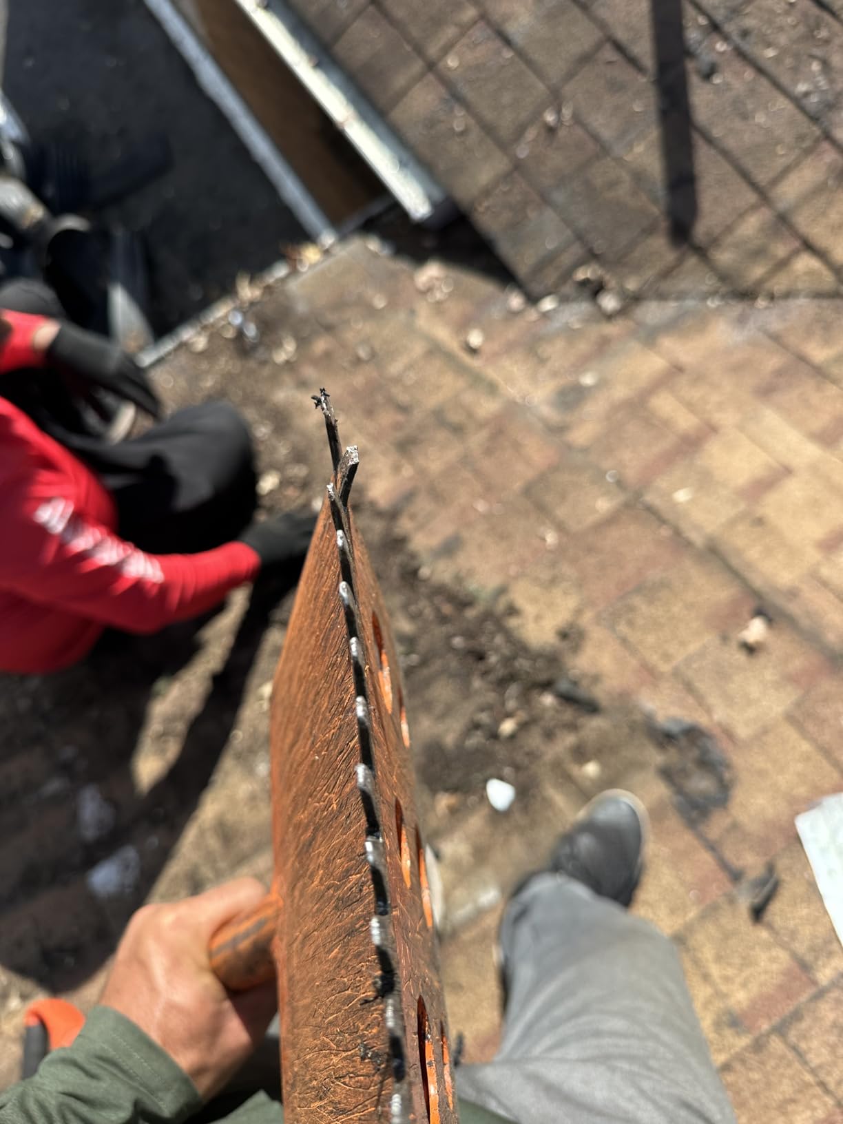 VEVOR Shingle Shovel 4 Pack, D-Grip Handle Shingle Roof Ripper, High Hardness 45# Steel & Lightweight Easy Tearing Off Roofing & Nails Tool, Ideal for Commercial and Residential Use, Orange customer photo 1