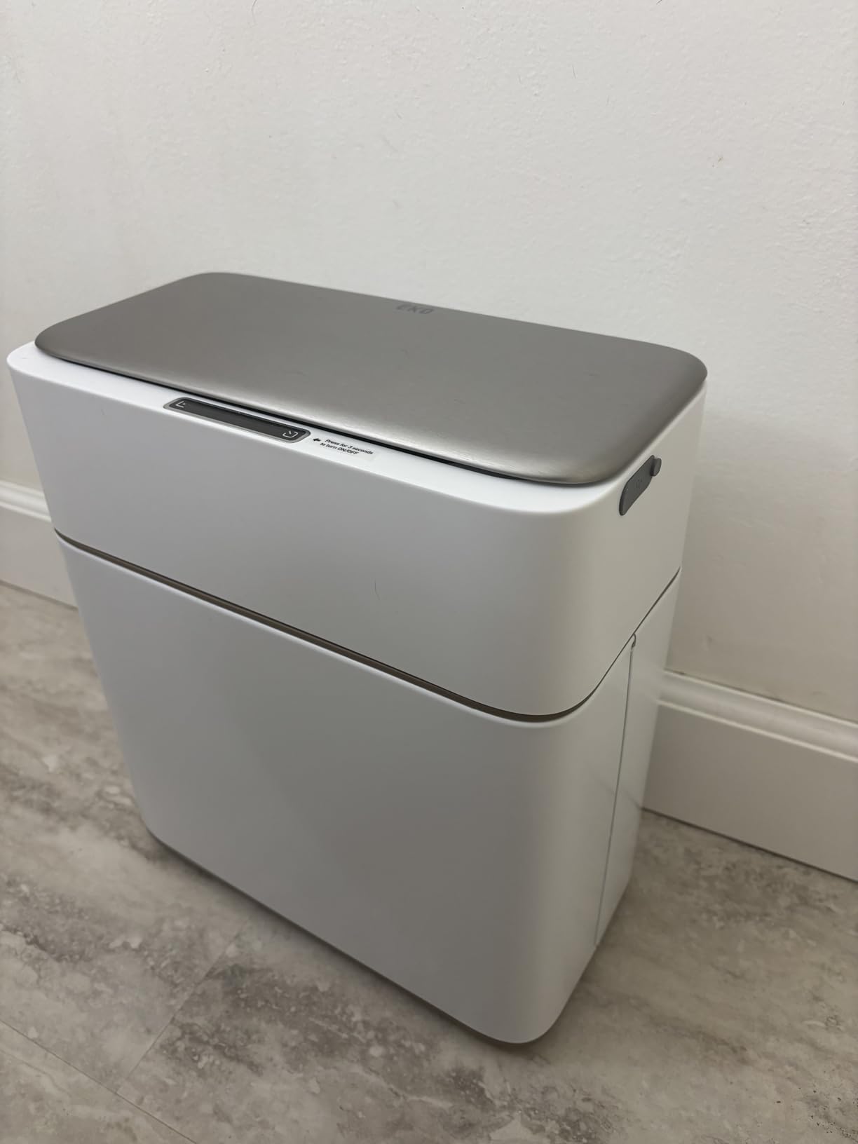 EKO Brio 10L/2.6 Gallon Motion Sensor Trash Can, Automatic Touchless Bathroom Garbage Bin, Waterproof Smart Trash Can for Kitchen, Bedroom, and Office, White customer photo 1