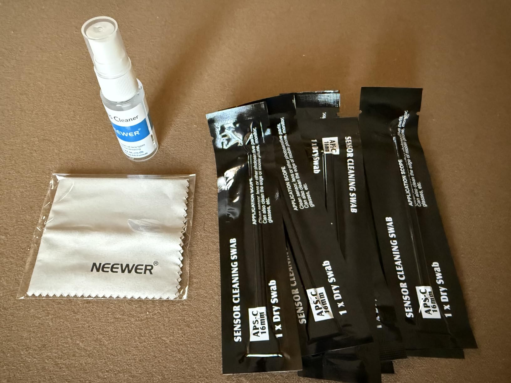 Neewer 12 in 1 Camera Lens Cleaning Kit for DSLR Cameras, Electronics, Phones, Tablets, 10x Cleaning Swab for 16mm APS-C Sensor + 1x Cleaner Spray + 1x Cloth, HM-47 customer photo 2