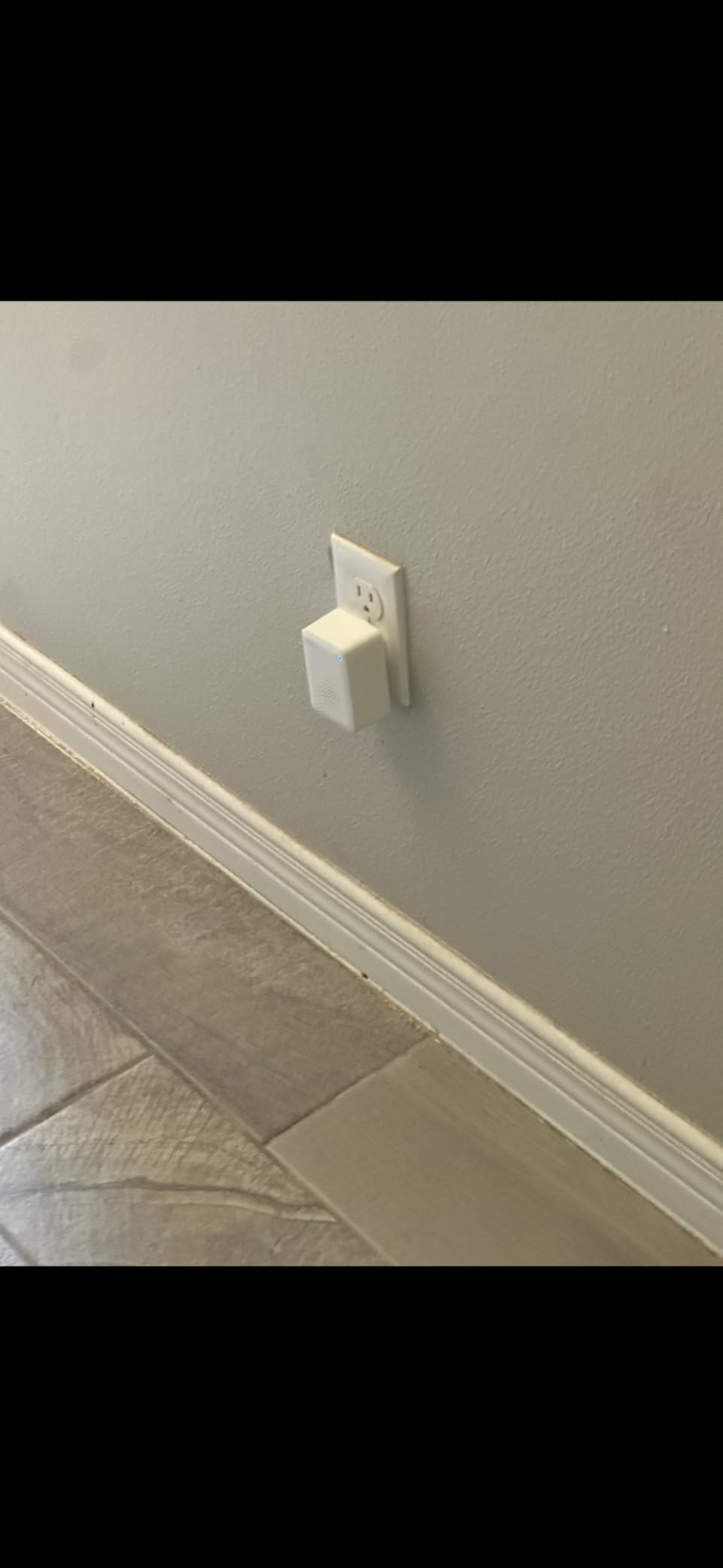 Tapo Smart IR & IoT Hub with Chime - Universal Remote for TVs, ACS, & 18+ Device Types, Matter-Certified, Supports 8,000+ Infrared Brands, Voice & App Control, Custom Schedules & Automations, H110 customer photo 2