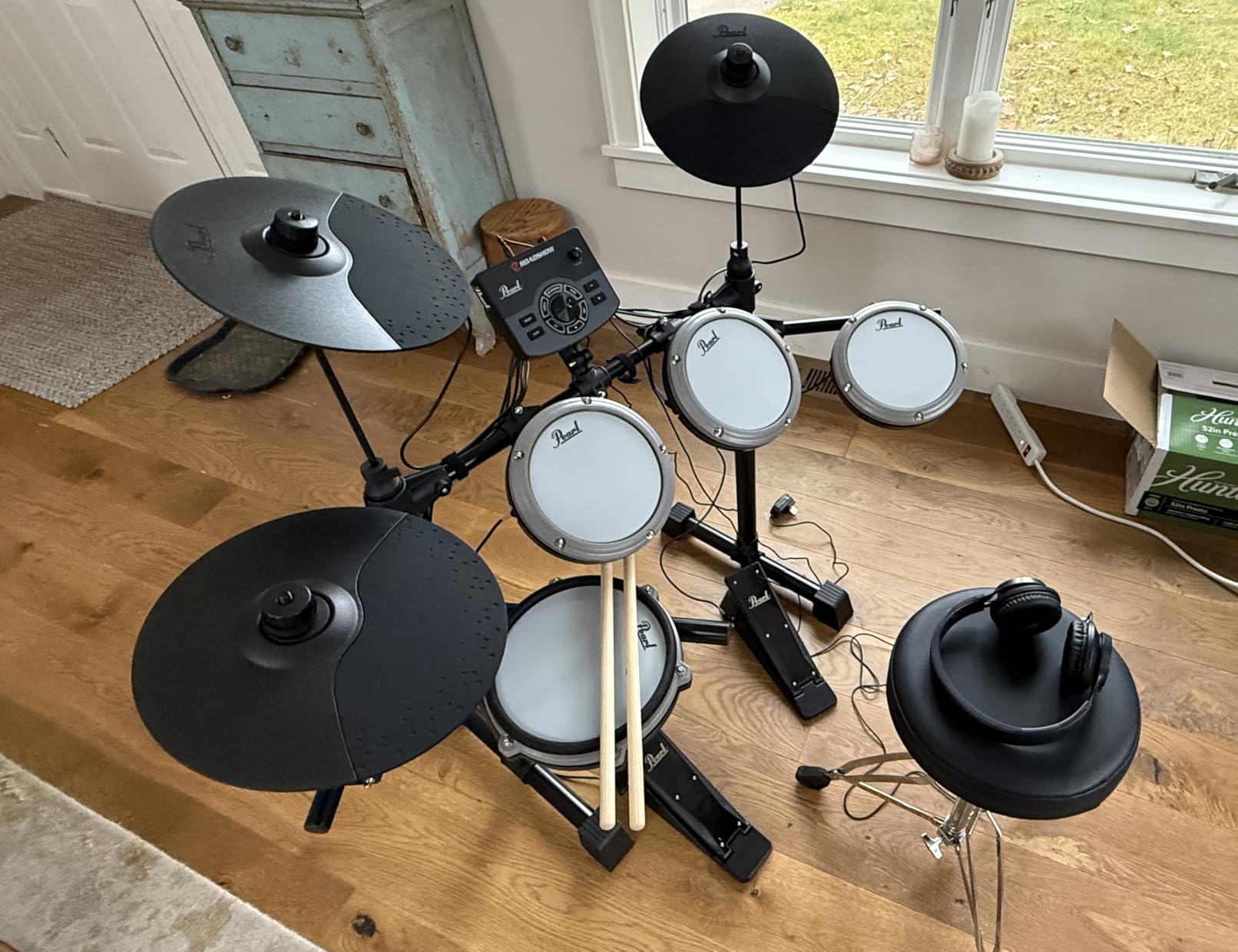 Pearl ERS1000 eRoadshow Electronic Drum Set, Complete Kit with Four Quiet Mesh Pads, Two Pedal Controllers, Cymbal Pads, Throne, Drum Rack, Headphones, and Sticks customer photo 1