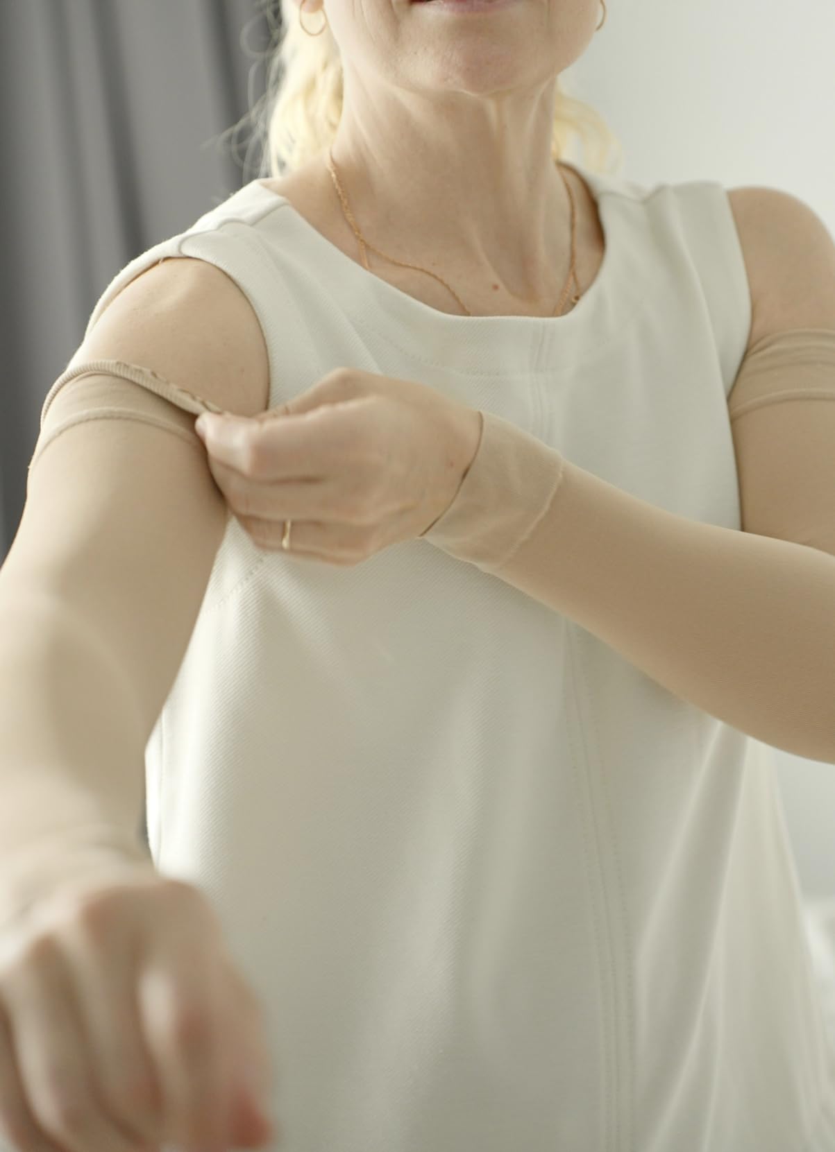 KEMFORD Compression Lymphedema Arm Sleeves for Women - 15-20 mmHg, Silicone Grip, 1 Pair, Beige, S/M - Medical Full Arm Support for Swelling, Circulation & Edema customer photo 1