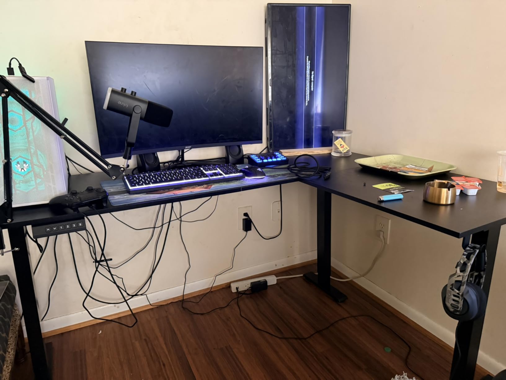 OffiGo 63 Inch Reversible L Shaped Electric Standing Desk, Height Adjustable Corner Stand up Desk, Ergonomic Large Lift Computer Table for Home, Office, Workstation, Black customer photo 1