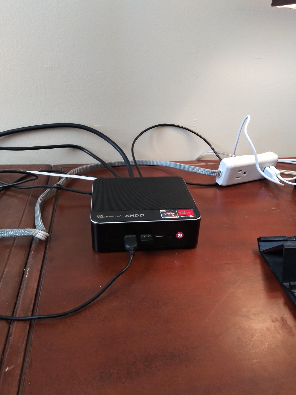 Beelink Mini PC, GTR9 Pro AMD Ryzen AI Max+ 395 CPU (126 Tops), 128GB RAM 2TB Crucial SSD, Mini Computer 10GbE Dual LAN/WiFi 7+BT5.4/8K Quad Display/USB4.0 * 2/SD Card Slot/DeepSeek 70B customer photo 2