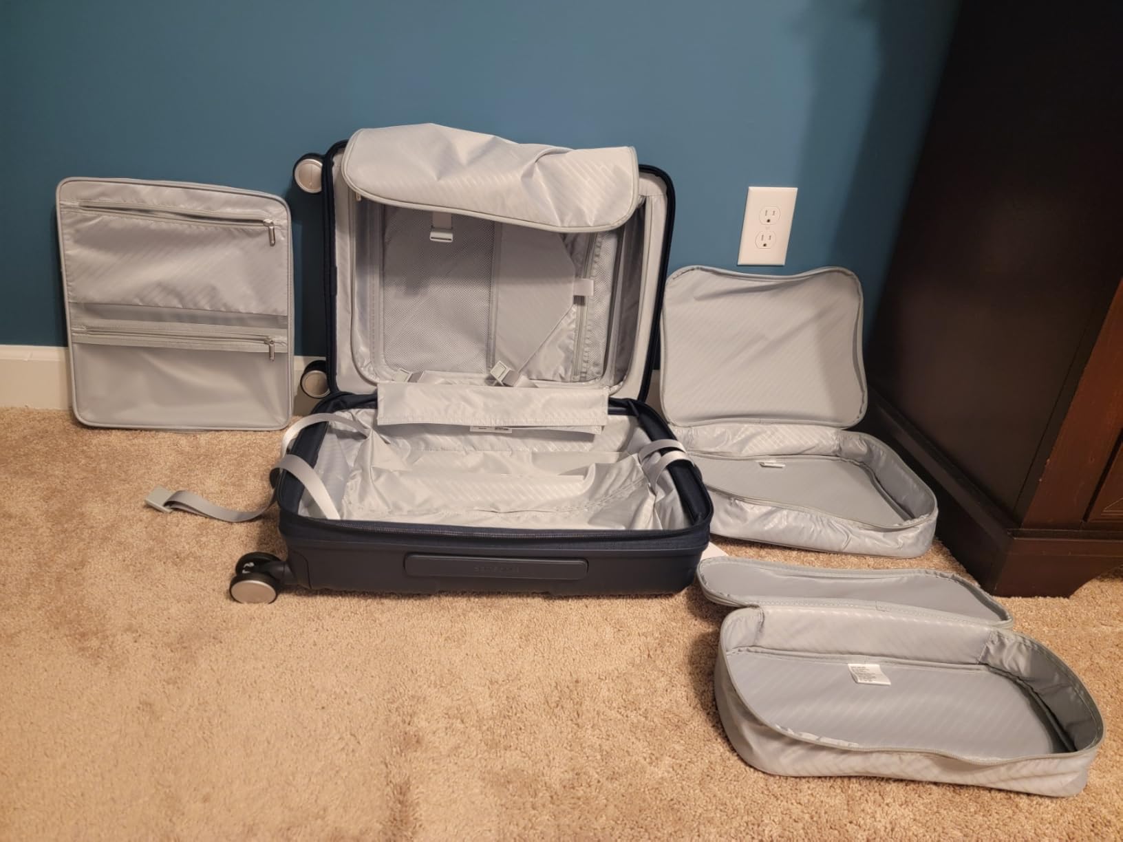 Samsonite Paralux Global Carry-On Luggage - Innovative Design - Quick Access Front Pocket - Dual Suspension Wheel Technology - TSA Lock - Expandable - Includes Removable Packing Cubes - Olive customer photo 1